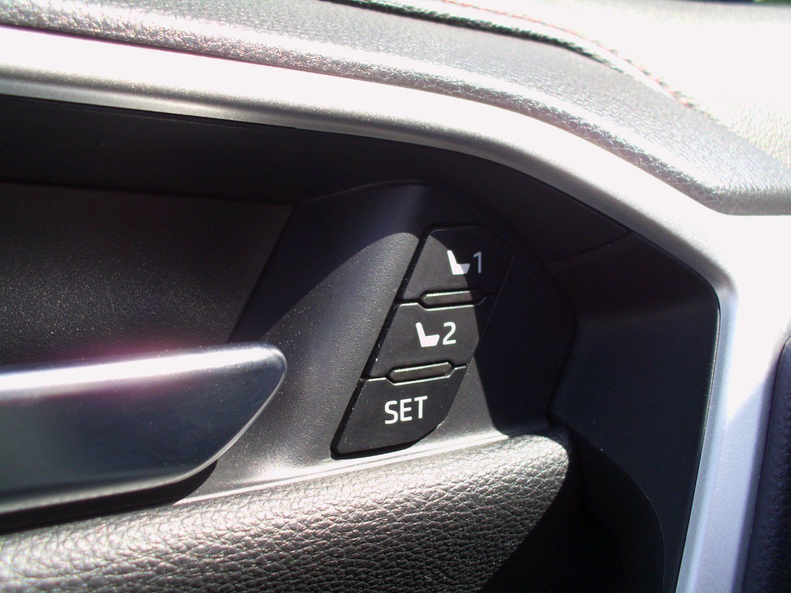 Toyota RAV 4 Plug-in Hybrid 4x4 - Samsaru's Car Outlet