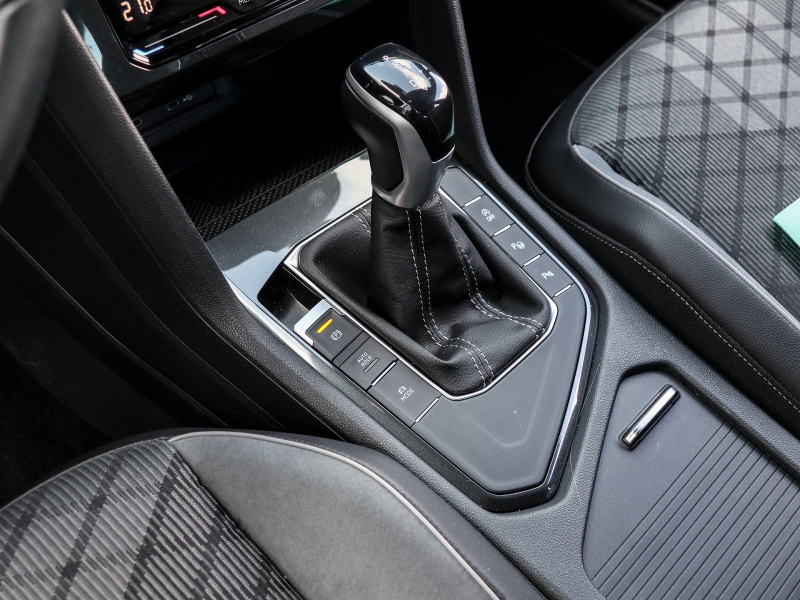 Volkswagen Tiguan R-Line 1.5 TSI DSG - Samsaru's Car Outlet