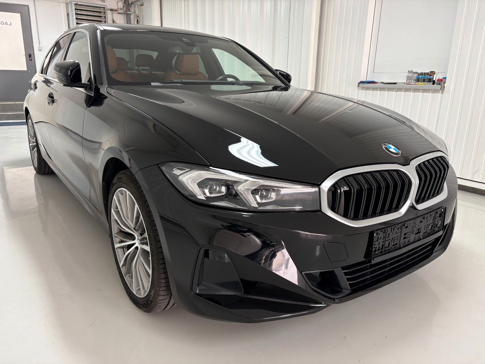 BMW 320 d xDrive /Curved-Display/LED/AHK/18"