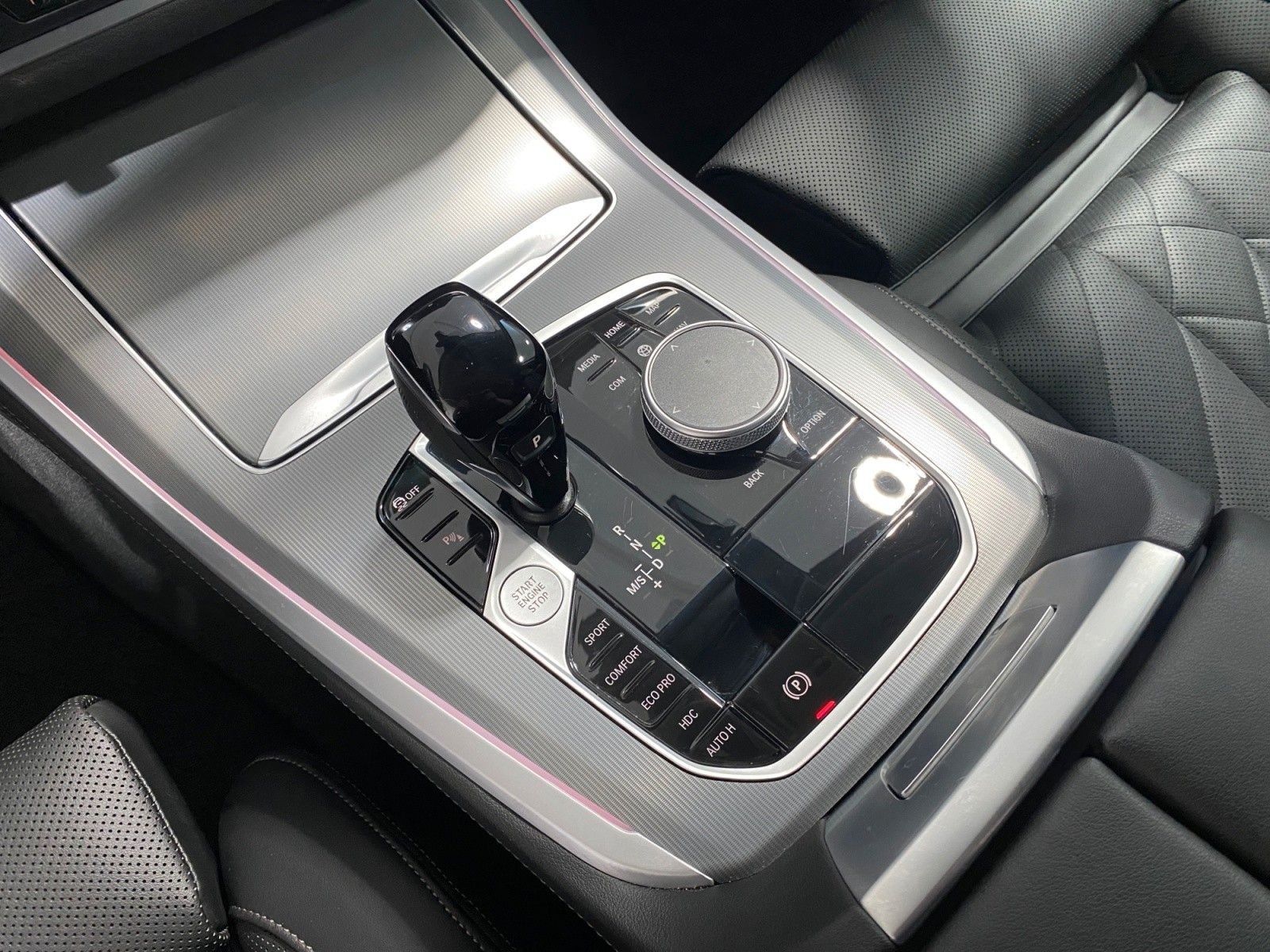BMW X5 xDrive 30d M-Shadow HuD LEDER AHK LED 20 Zoll