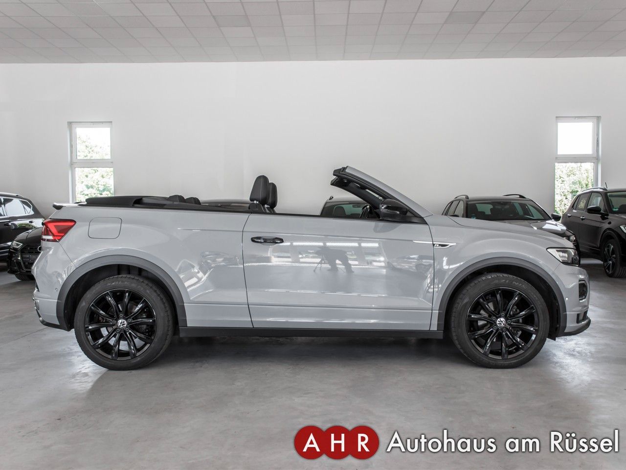 Volkswagen T-Roc R-Line 1.5 TSI - Samsaru's Car Outlet