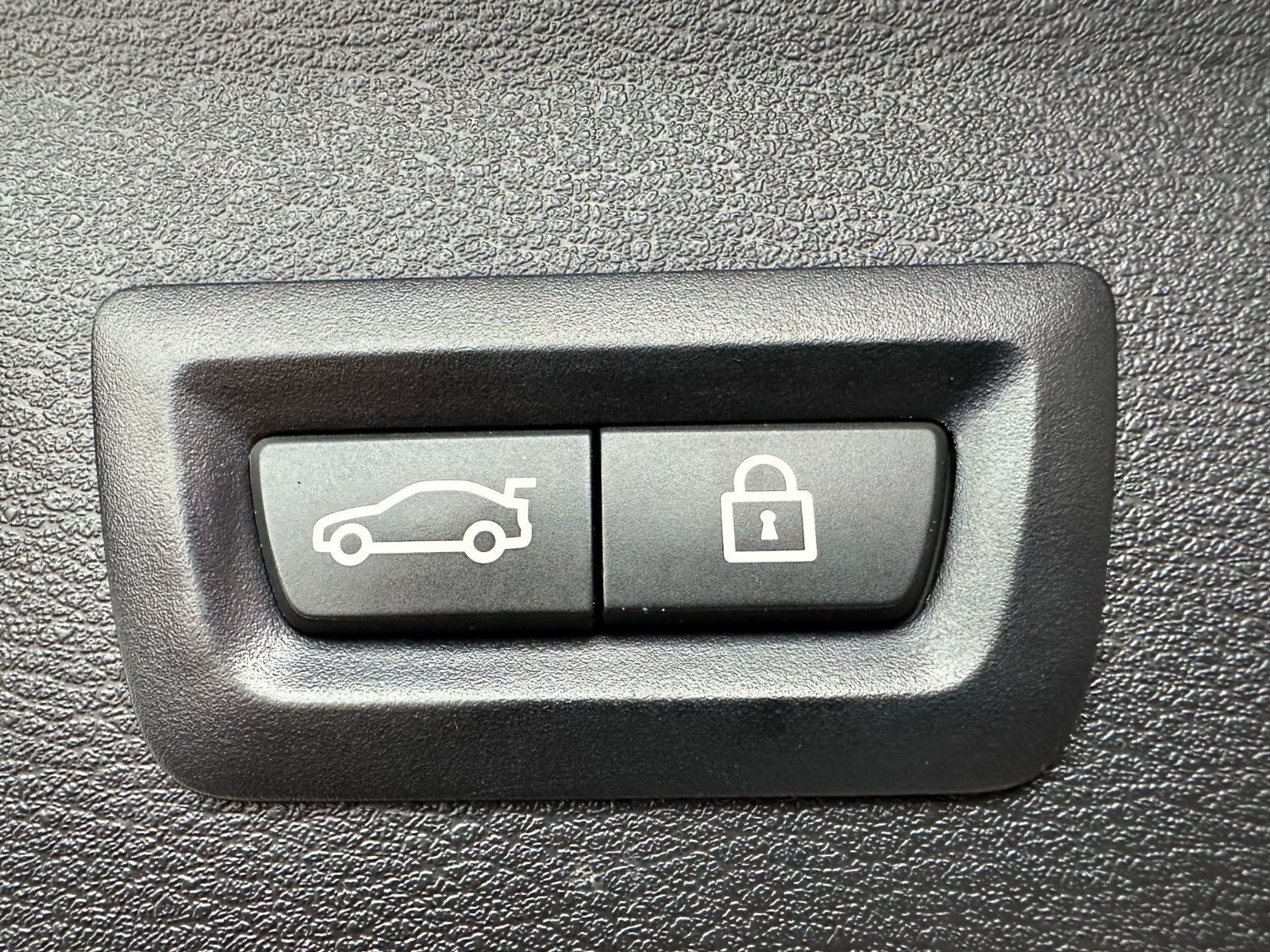BMW X1 xDrive 25 i xLine - Samsaru's Car Outlet
