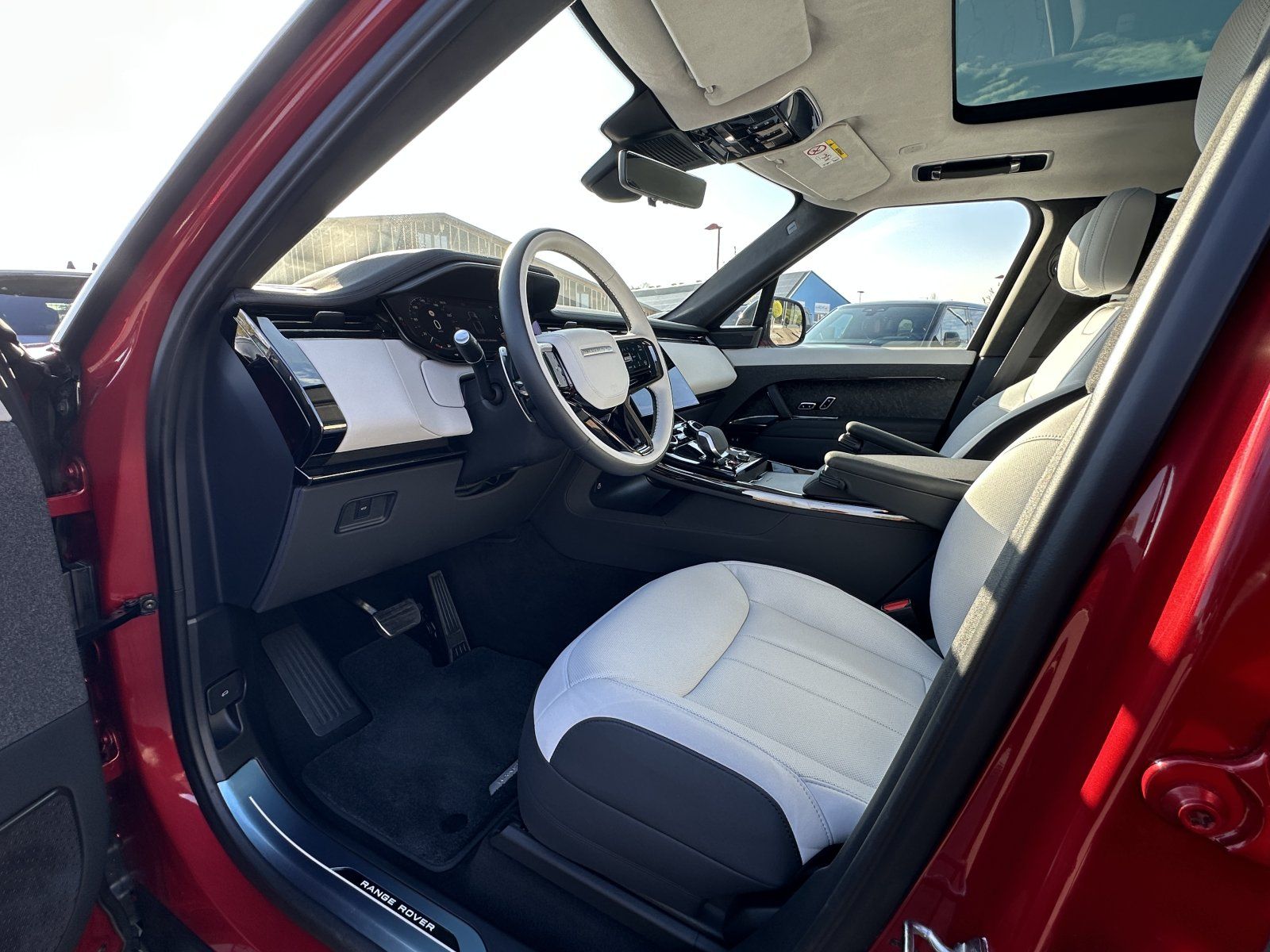 Range Rover Sport P530 4.4 V8 First Edition - Samsaru's Car Outlet