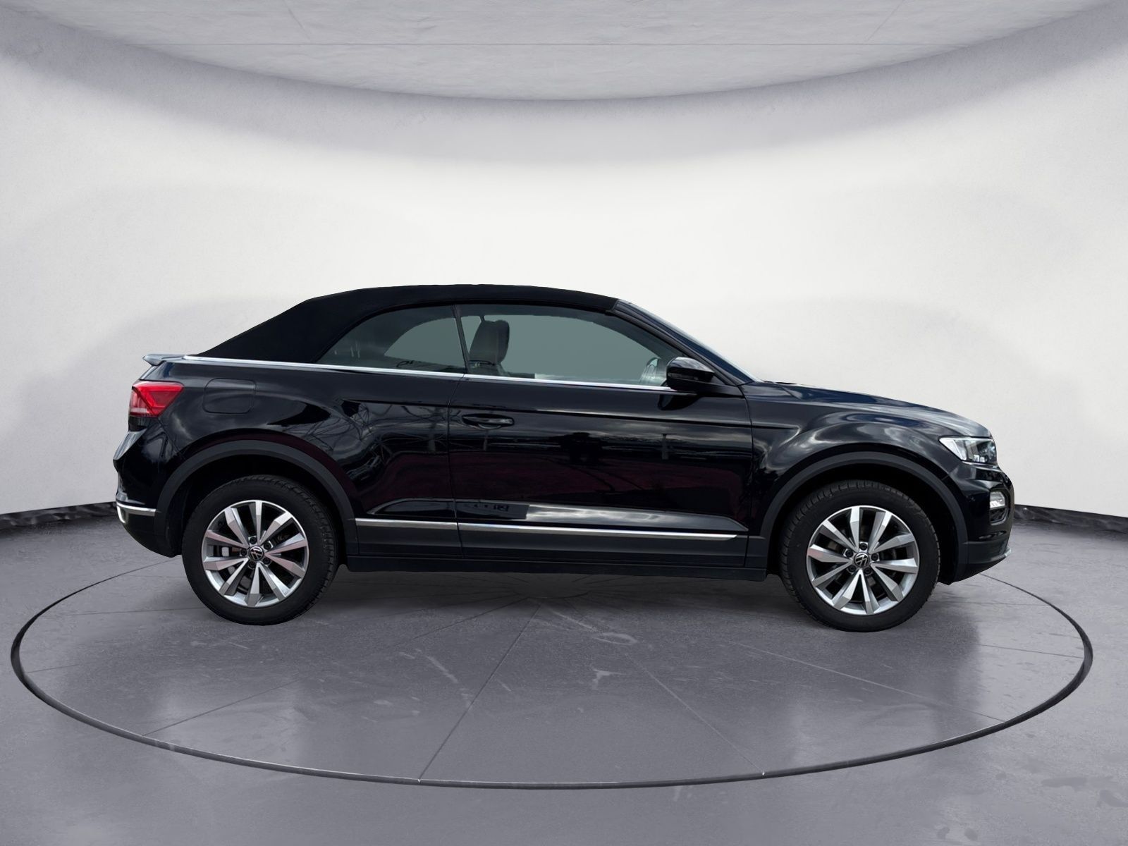 Volkswagen T-Roc 1.5 TSI STYLE DSG - Samsaru's Car Outlet