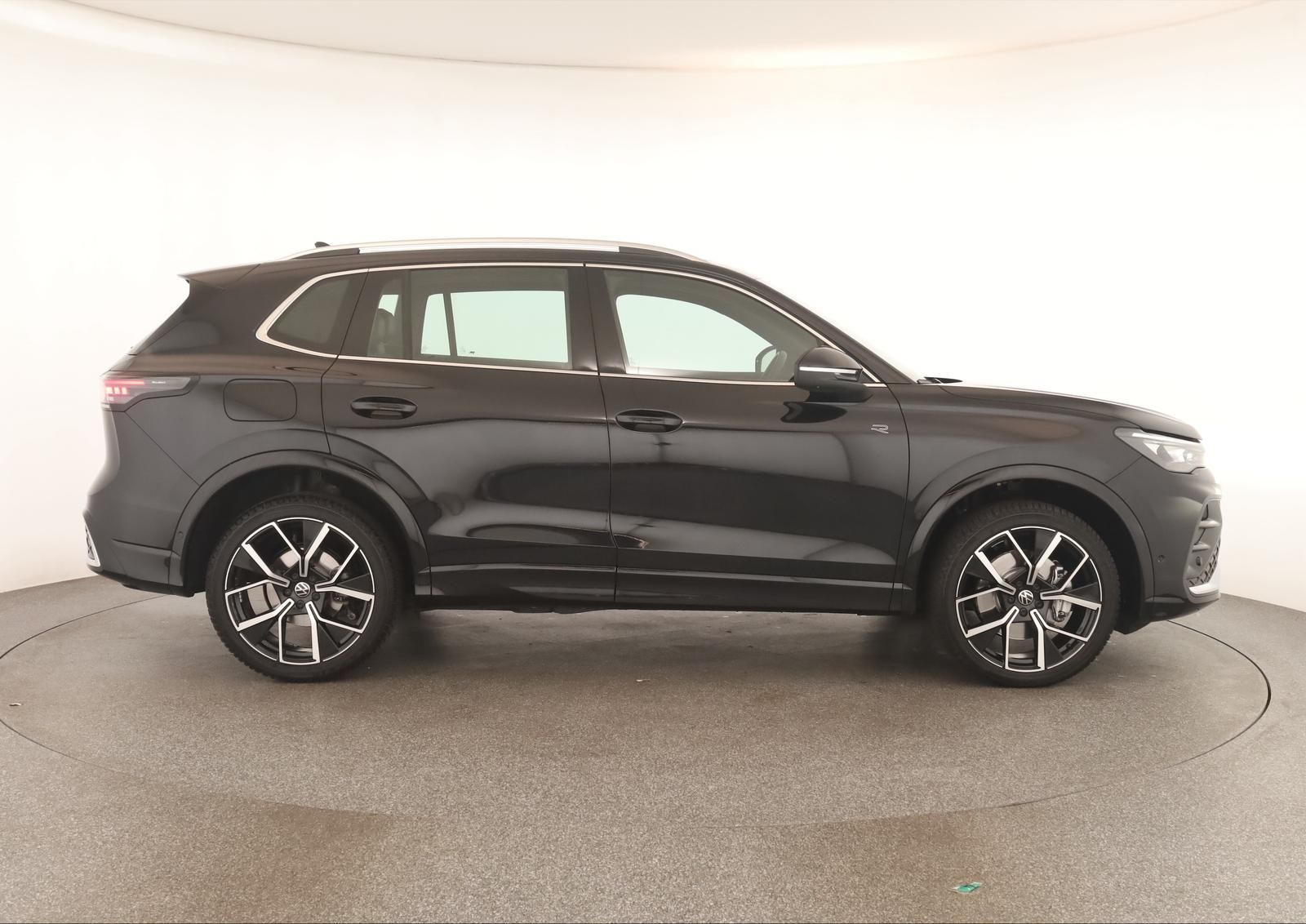 Volkswagen Tiguan 2.0 TDI 4M DSG R-Line Leder Pano Navi 360
