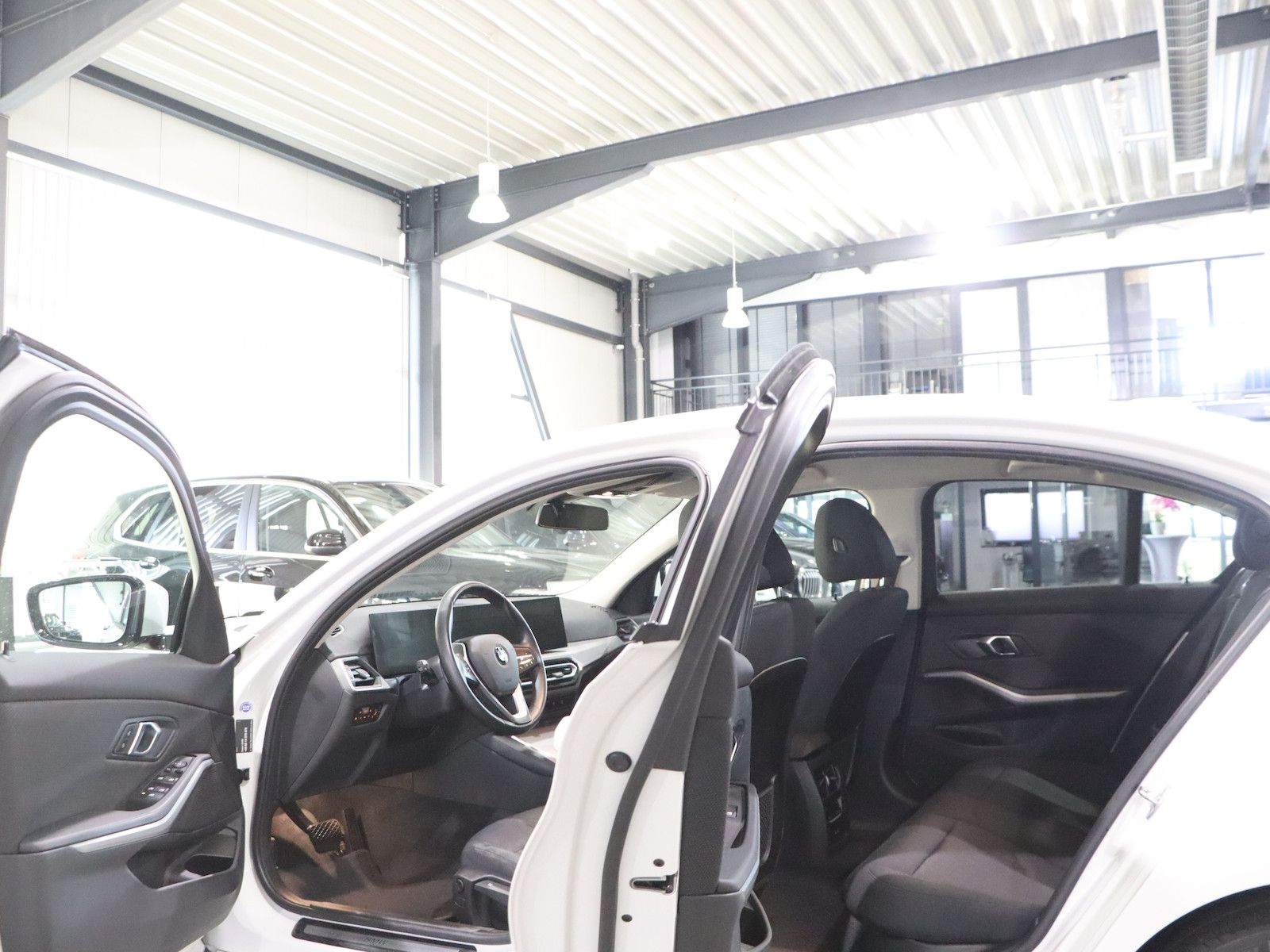 BMW 320d LIMOUSINE xDrive BUSINESS / CURVED / LED