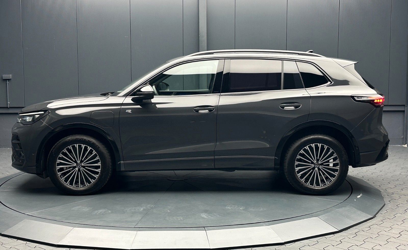 Volkswagen Tiguan 1.5 TSI eHybrid *R-Line/Black Style*LEDER