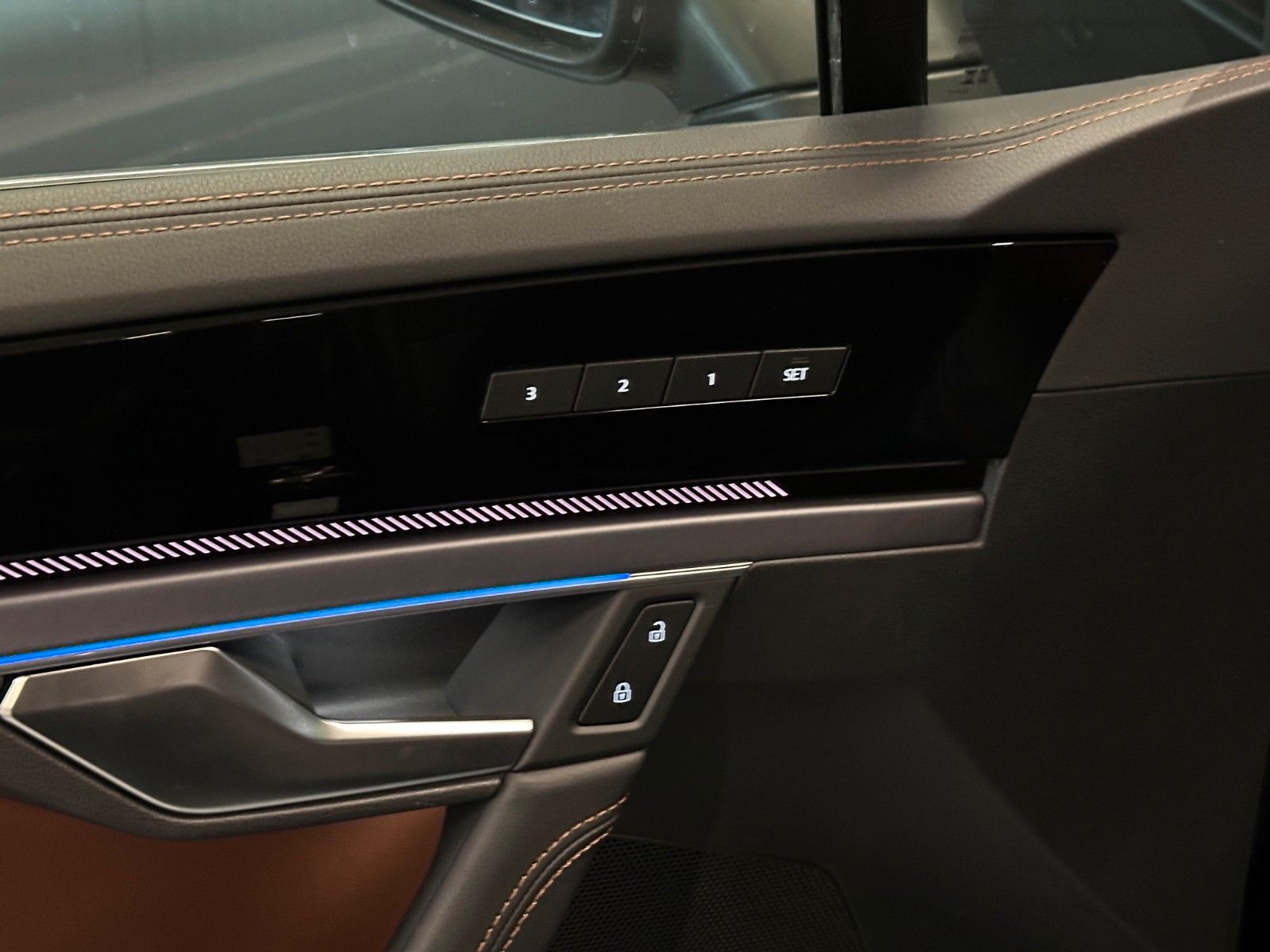 Volkswagen Touareg R-Line 4M - Samsaru's Car Outlet