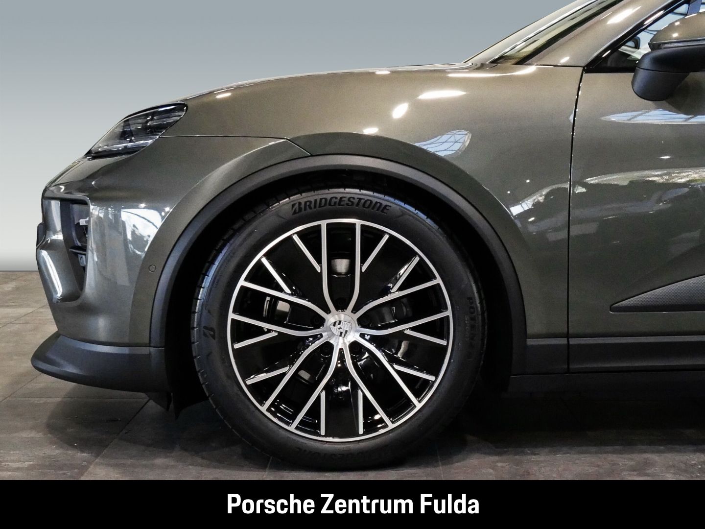 Porsche Macan 4 - Samsaru's Car Outlet