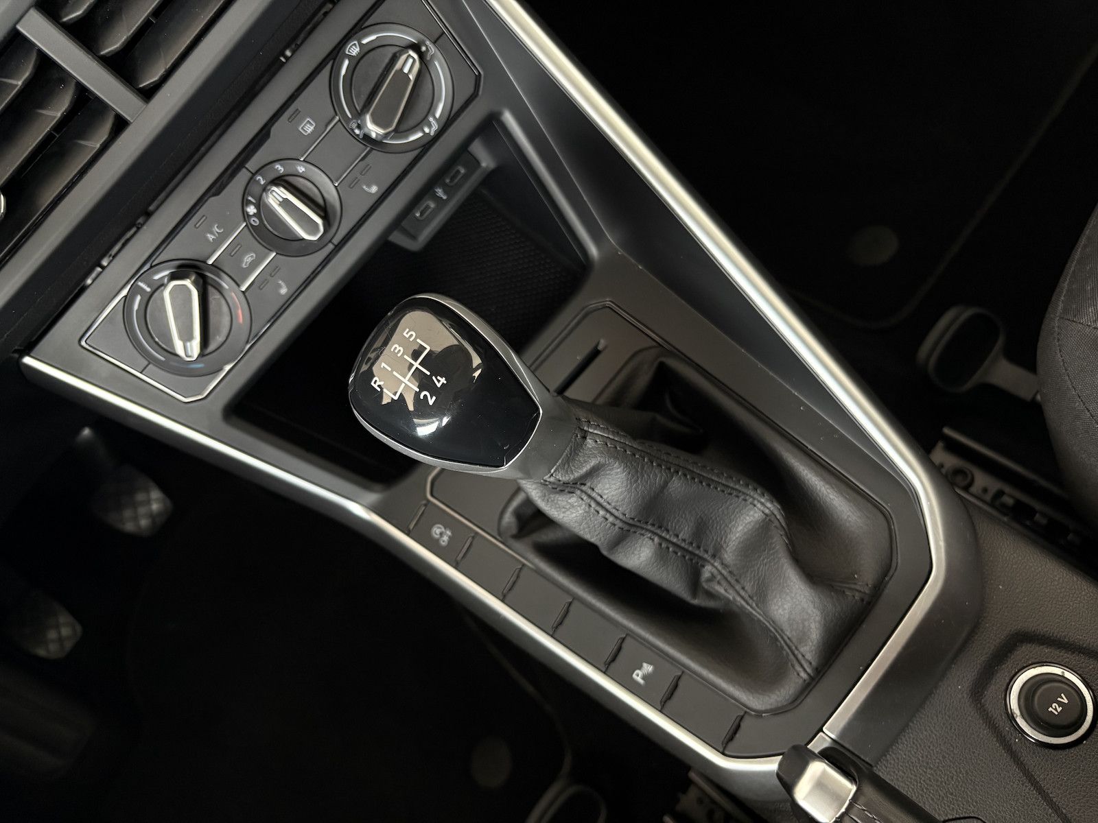 Volkswagen Taigo 1.0 TSI Life - Samsaru's Car Outlet