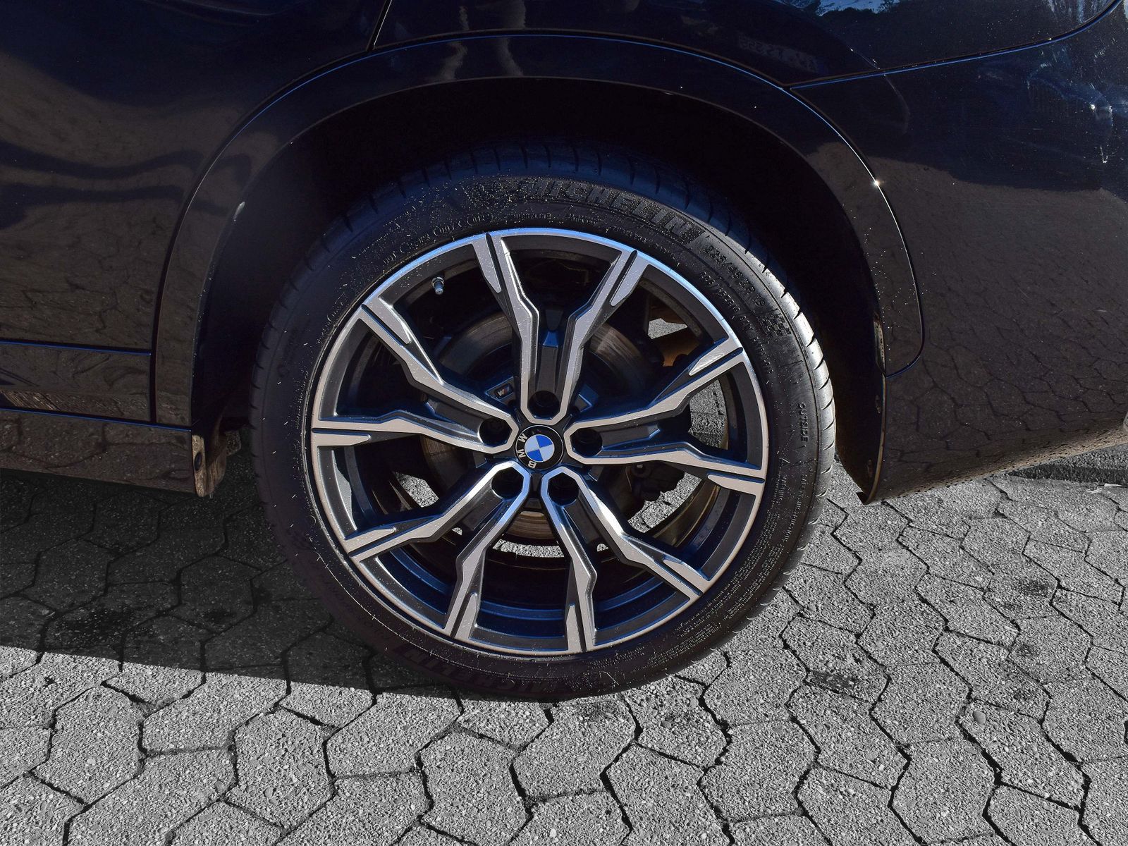 BMW X1 xDrive25i M Sportpaket - Samsaru's Car Outlet