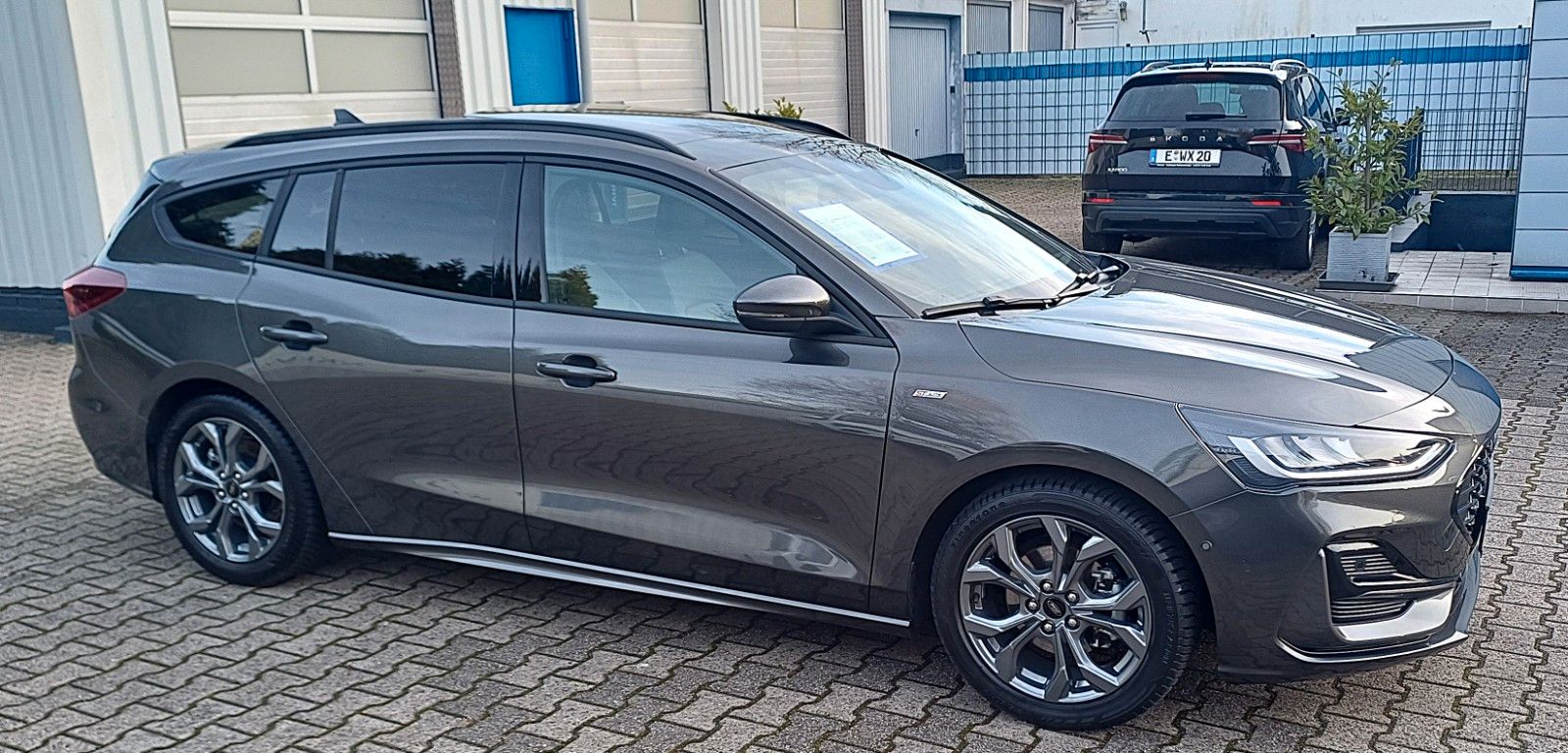 Ford Focus ST Line X-8Gang-Leder-Navi-Kamera-Pano-AHK
