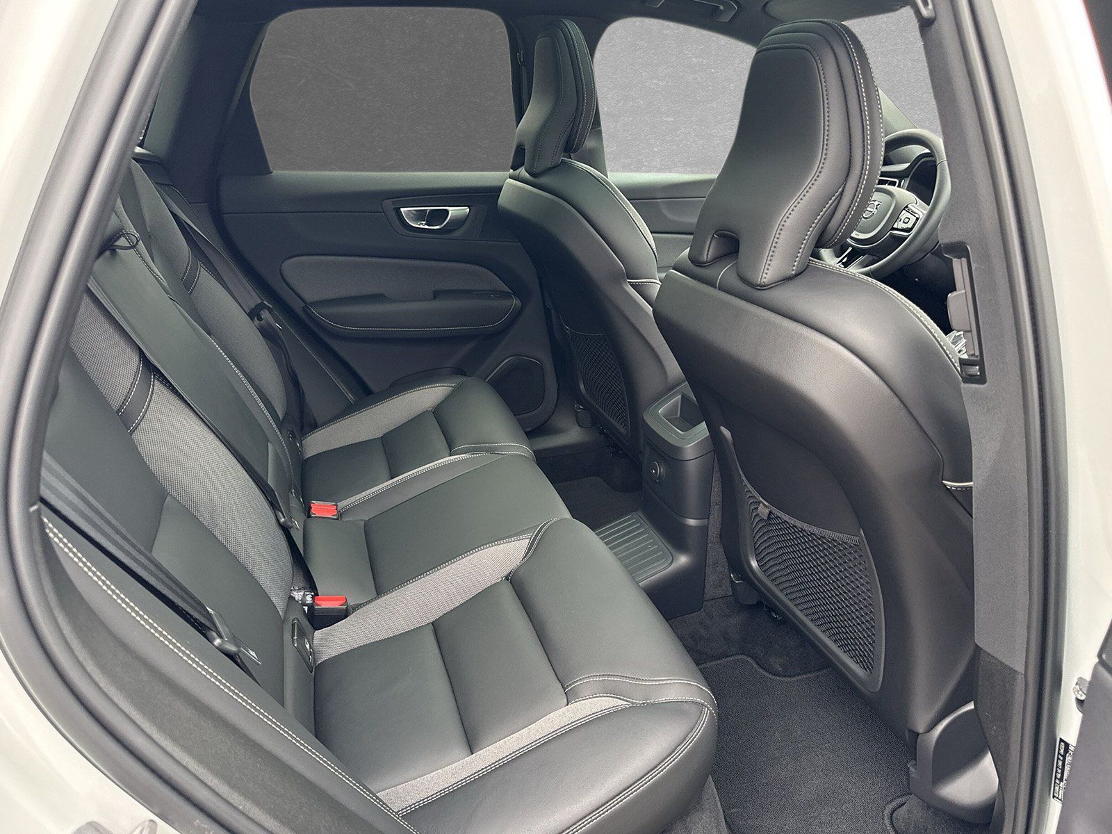 Volvo XC60 Recharge T8 AWD Plus Dark