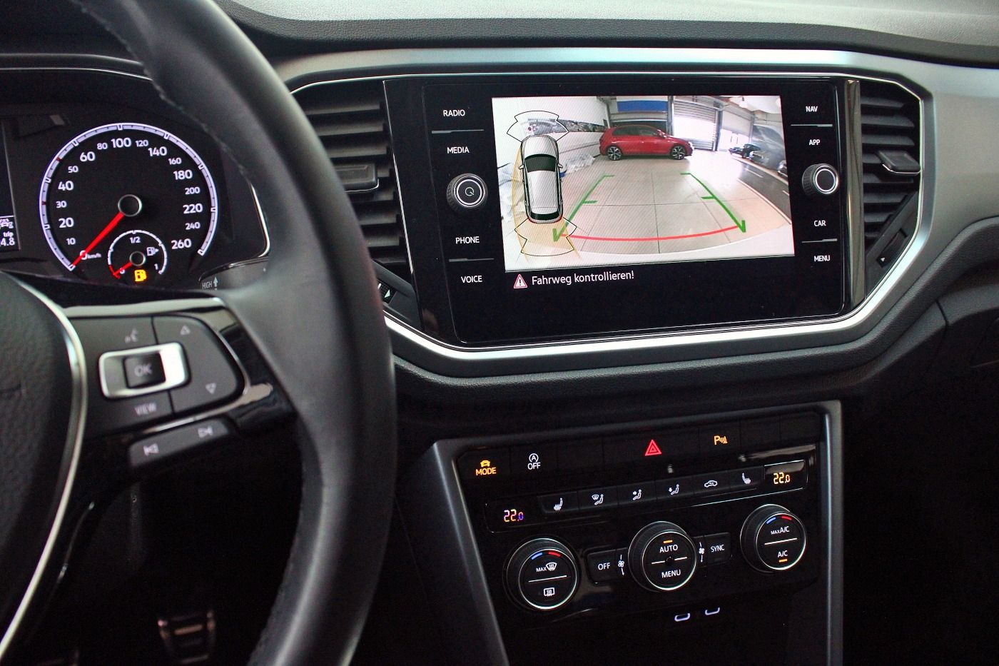 Volkswagen T-Roc 1.5 TSI Active - Samsaru's Car Outlet