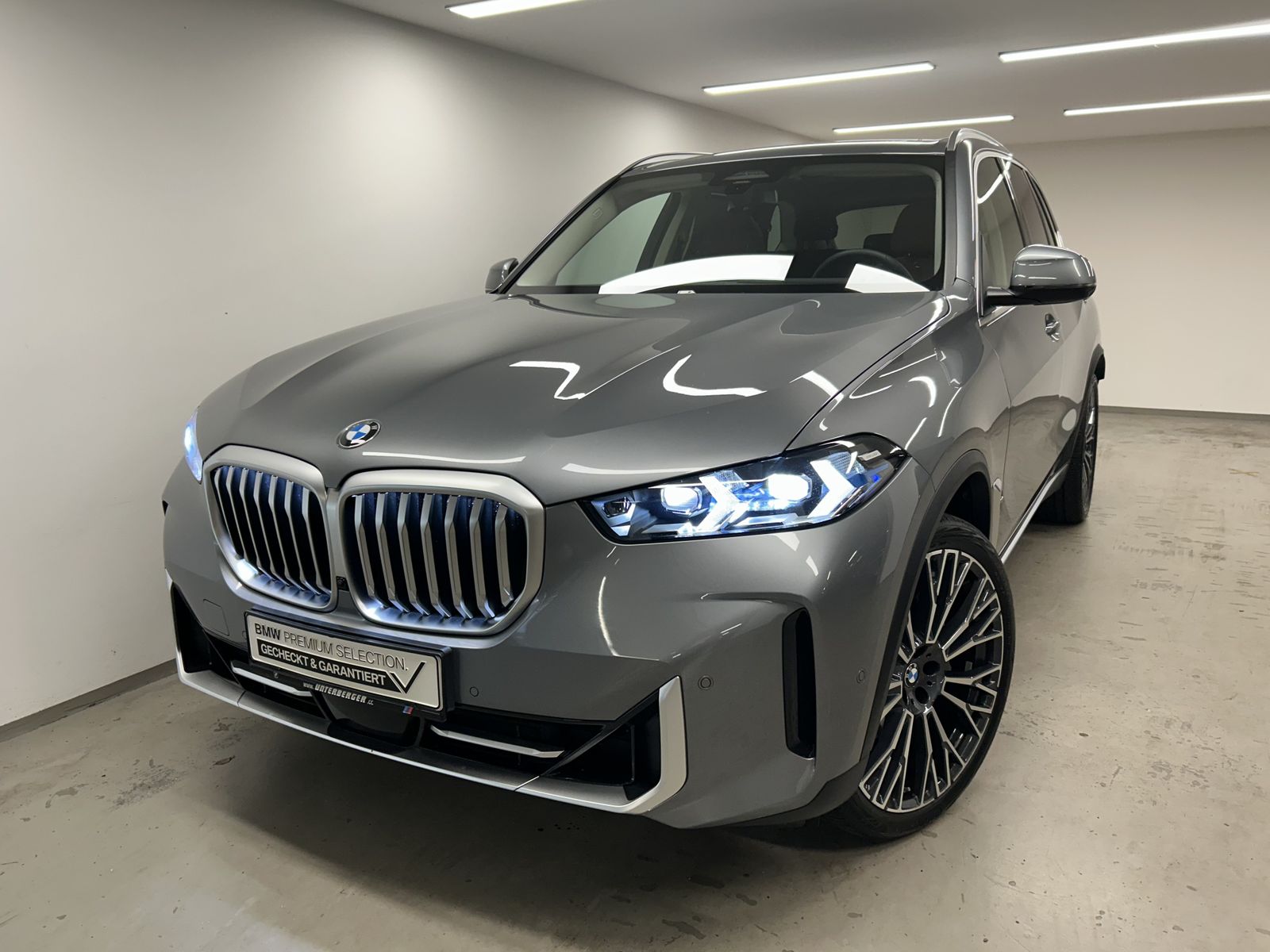 BMW X5 xDrive40i M Sportpaket AHK B&W Pano. DAB Driv