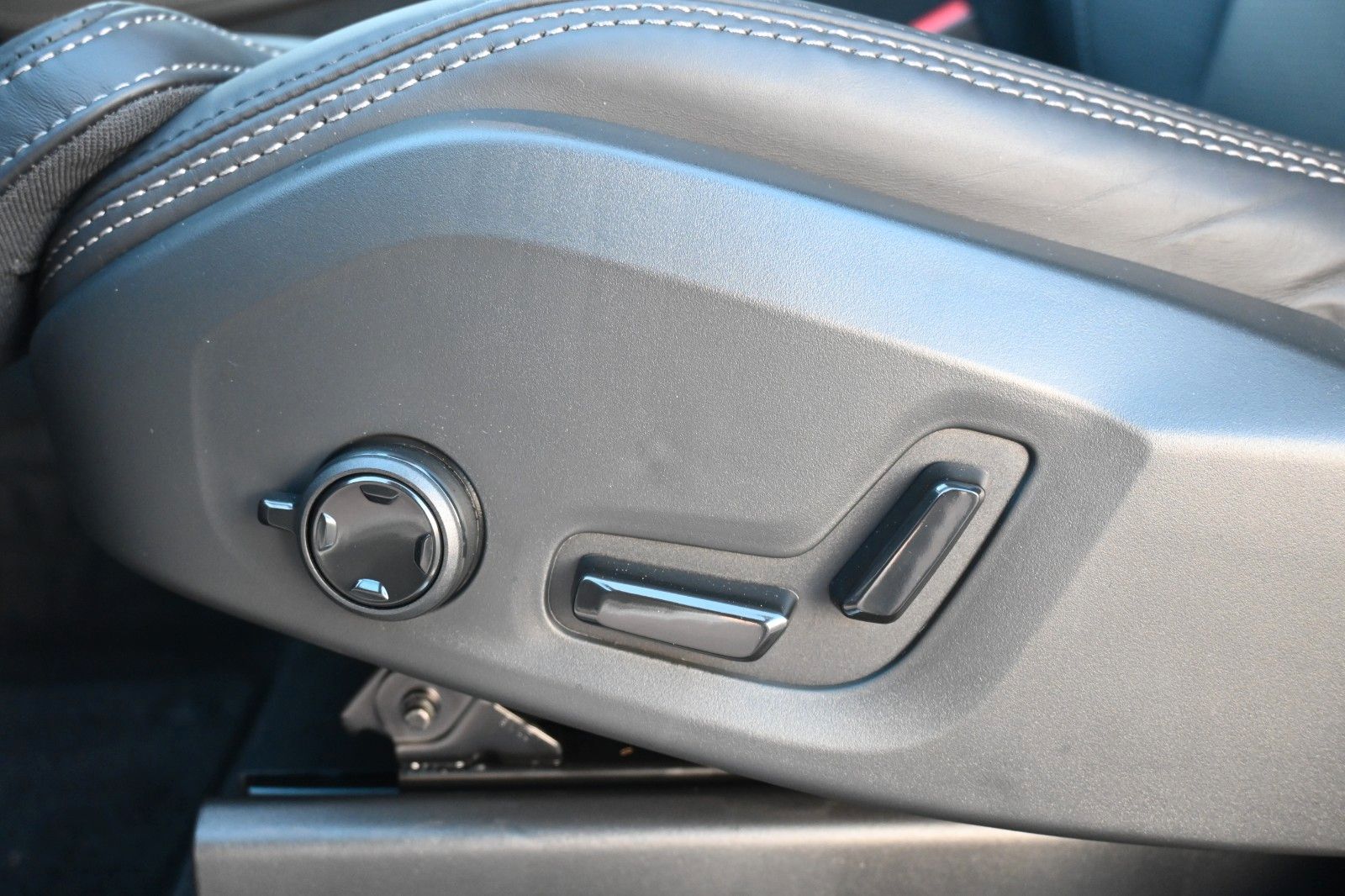 Volvo XC90 B5D AWD Ultimate Bright*PANO*STHZ*LUFT*AHK