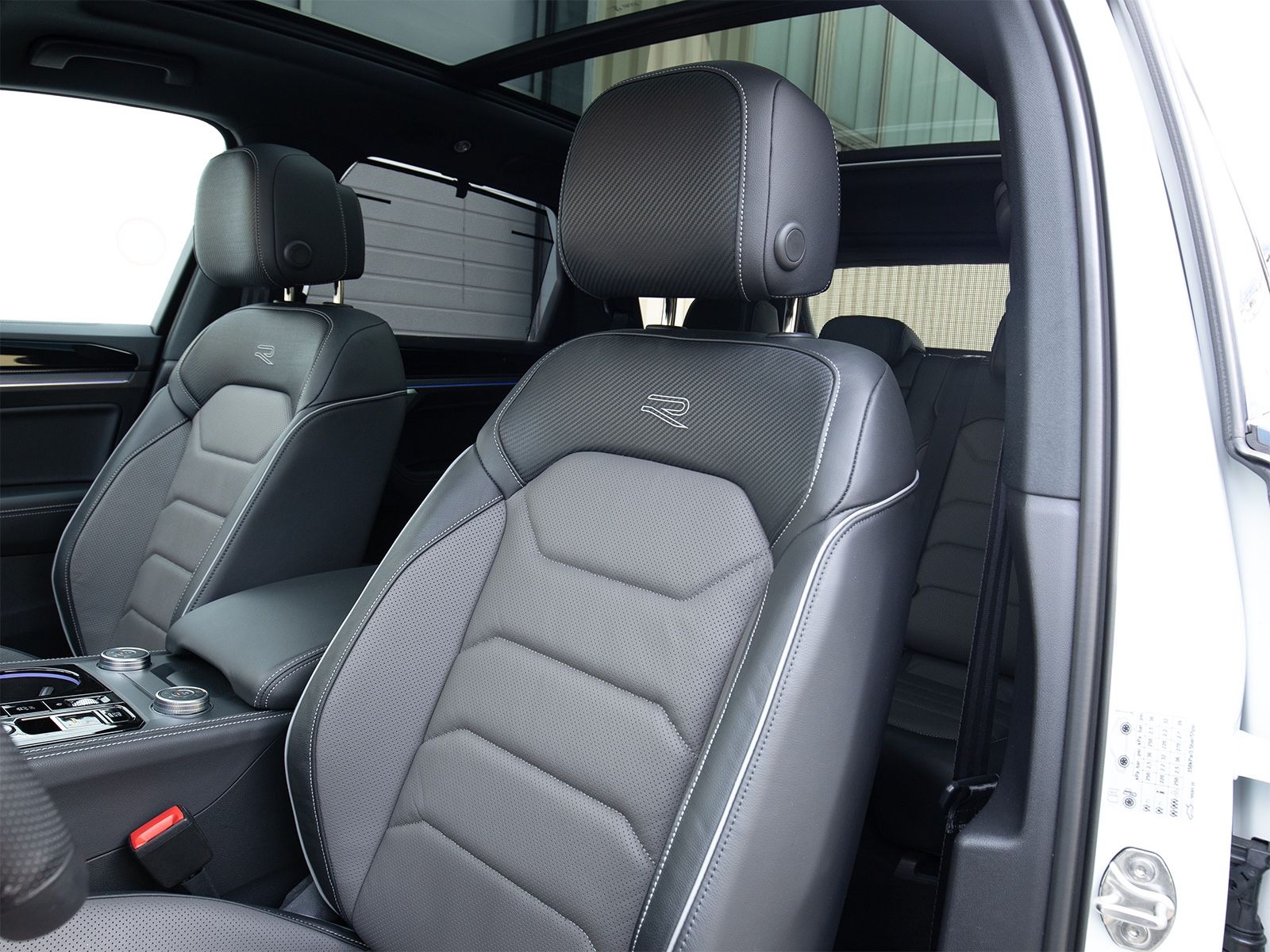 Volkswagen Touareg R-Line - Samsaru's Car Outlet