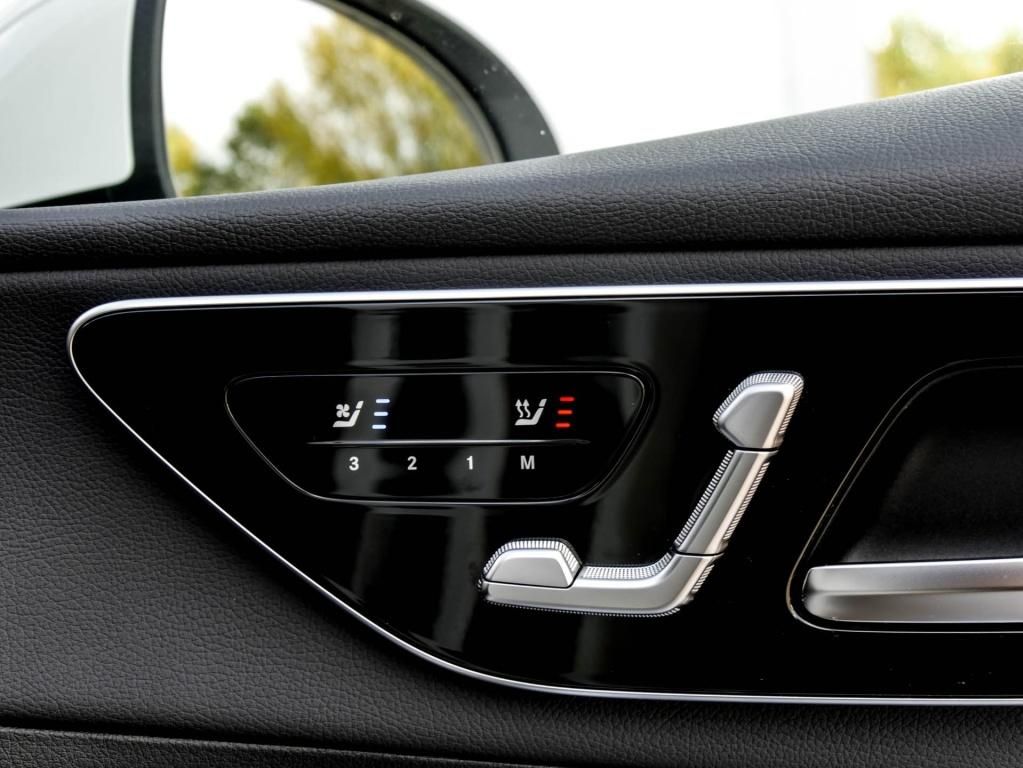 Mercedes-Benz GLC 300 e 4M Avantgarde/Pano/AHK/Distr/Memo/18''