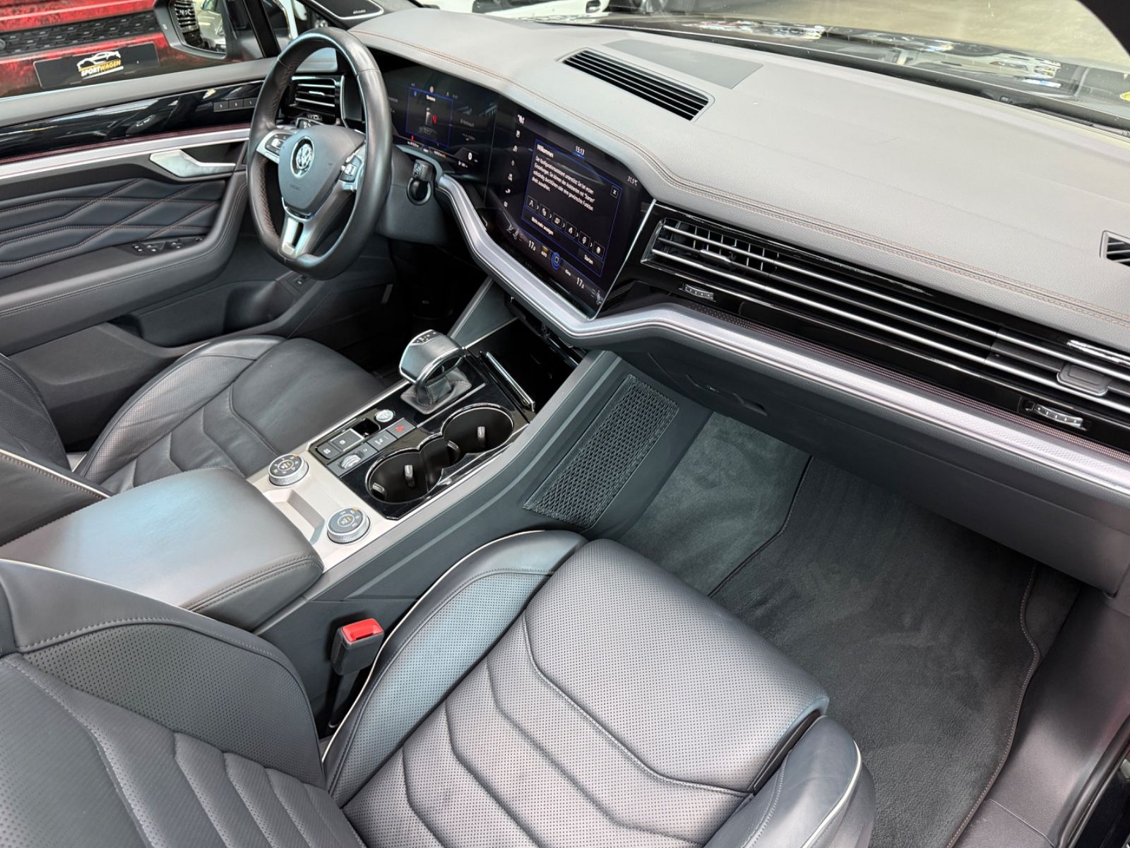 Volkswagen Touareg R-Line - Samsaru's Car Outlet