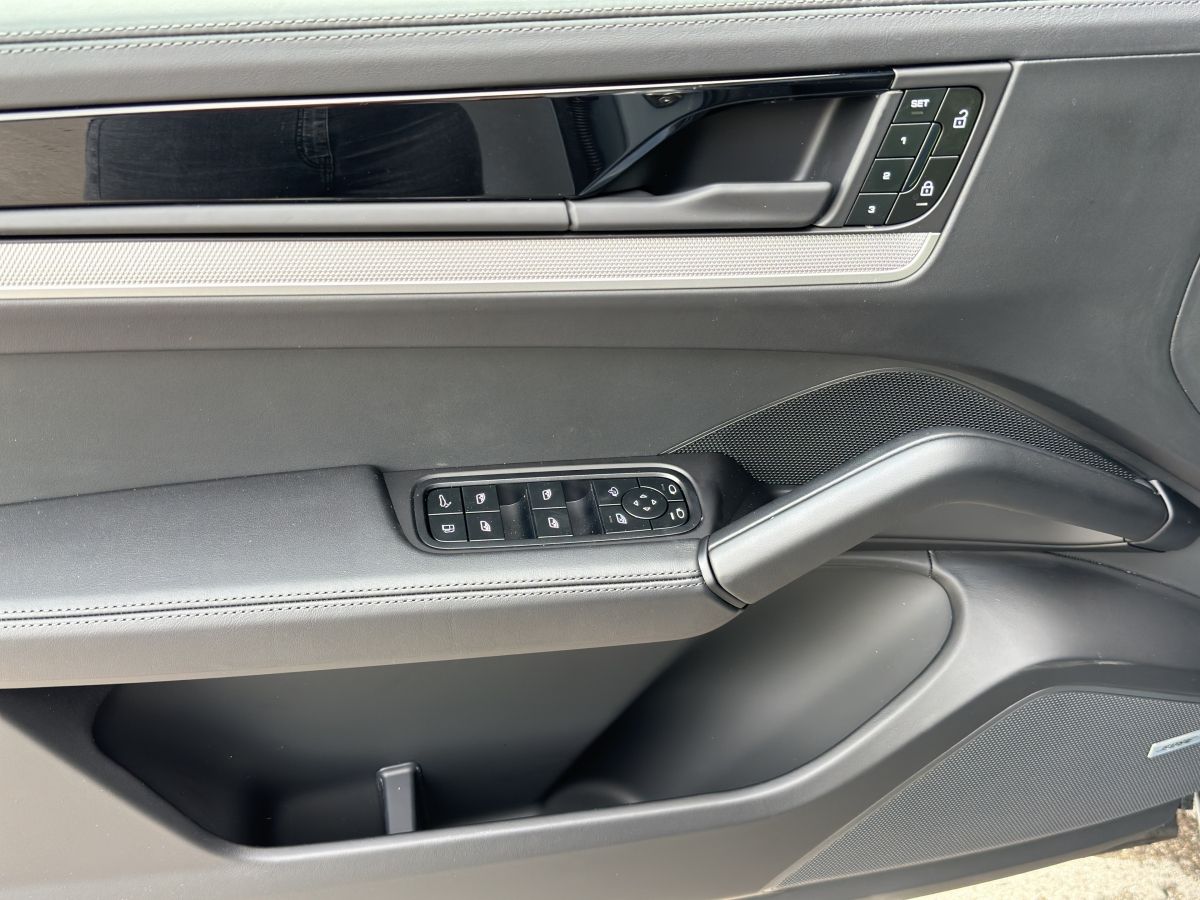 Porsche Cayenne E-Hybrid Coupe | Sportabgas | el. AHK |