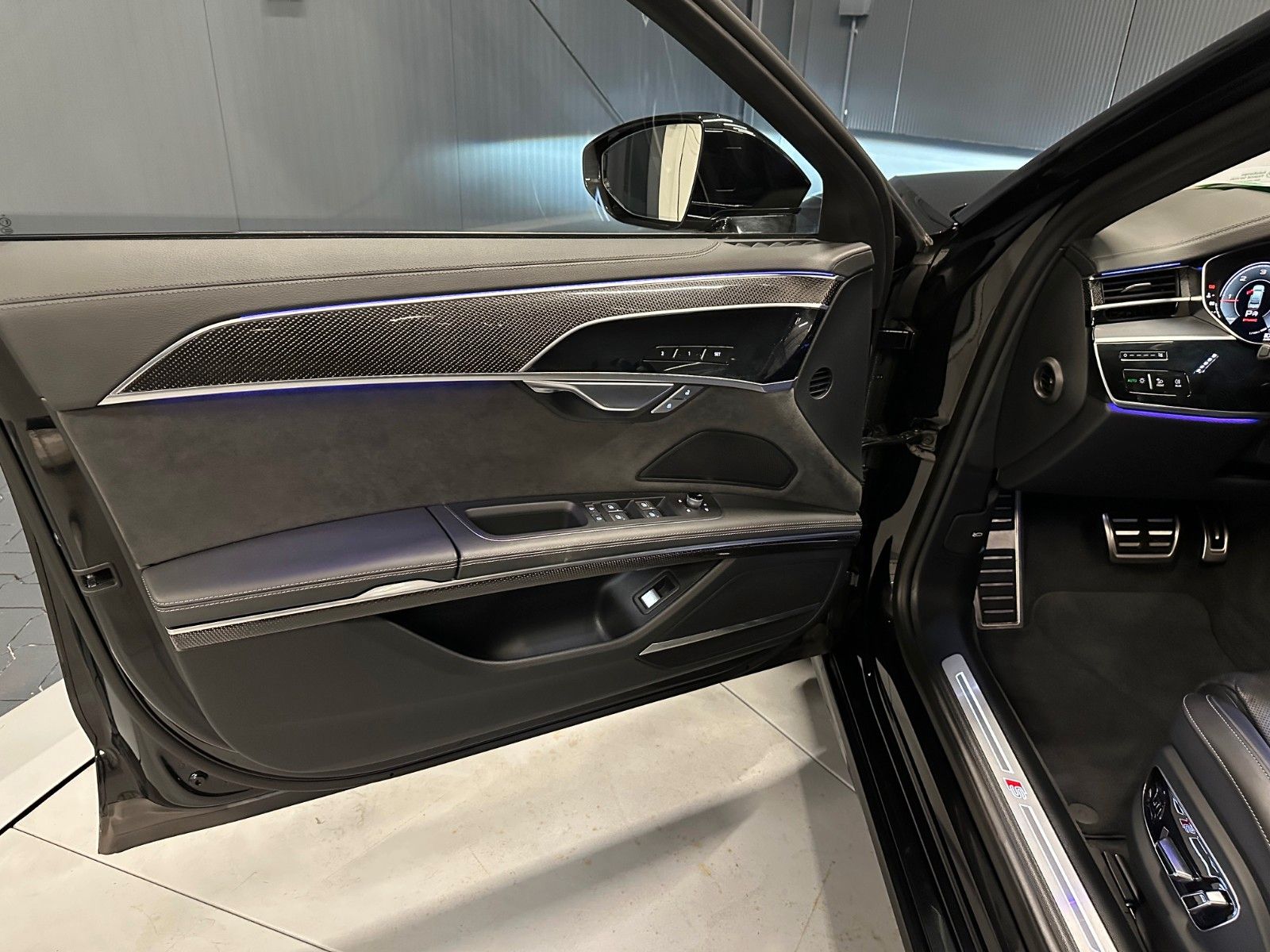 Audi A8 50 TDI quattro S-Line - Samsaru's Car Outlet