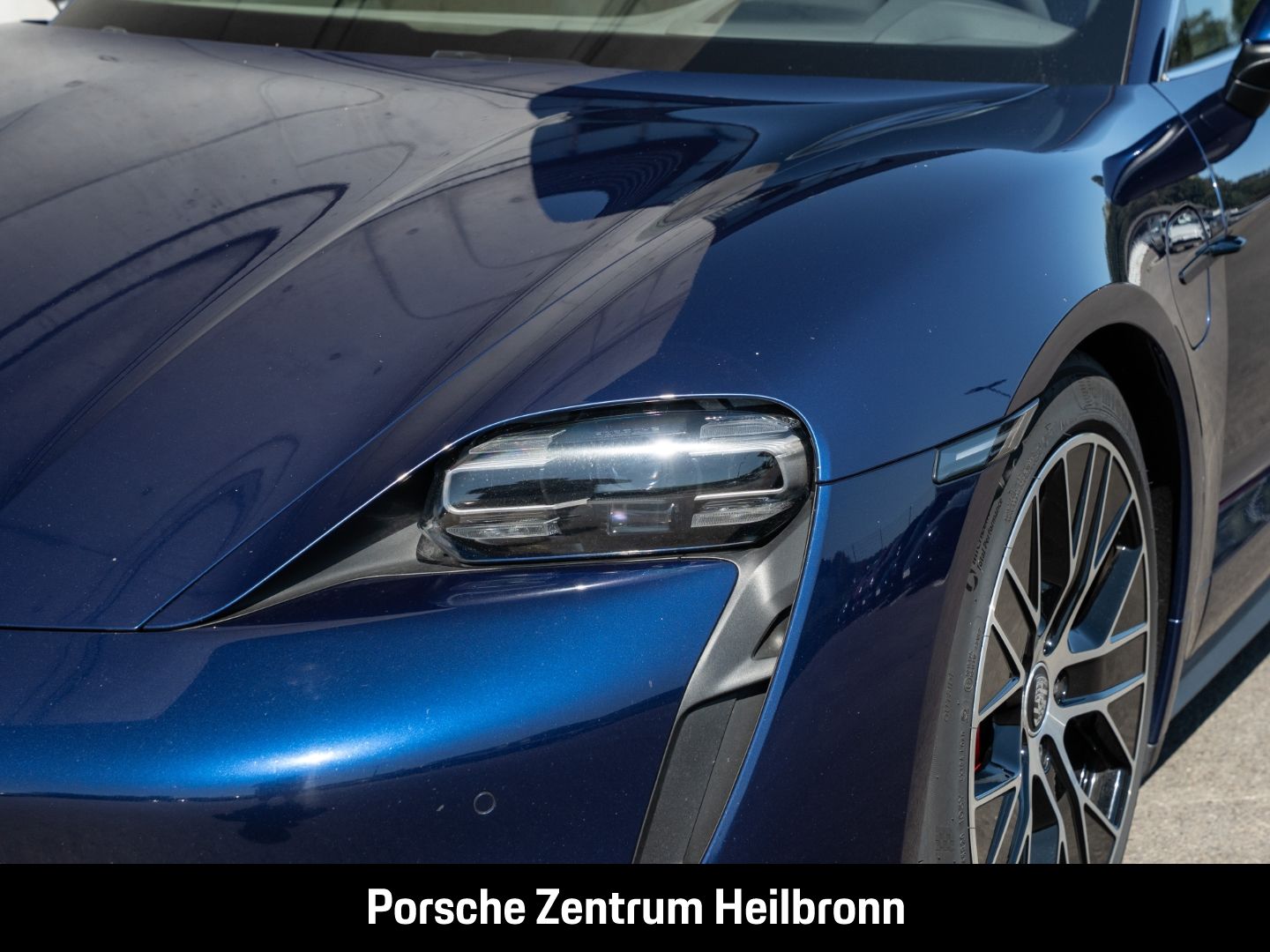 Porsche Taycan 4S Enzianblau Panoramadach Luftfederung