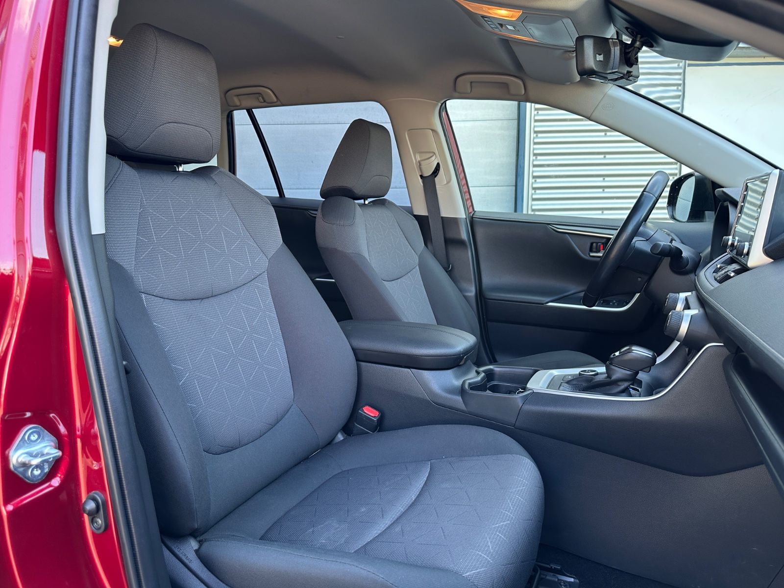 Toyota RAV 4 2.5 Hybrid 4x4 - Samsaru's Car Outlet