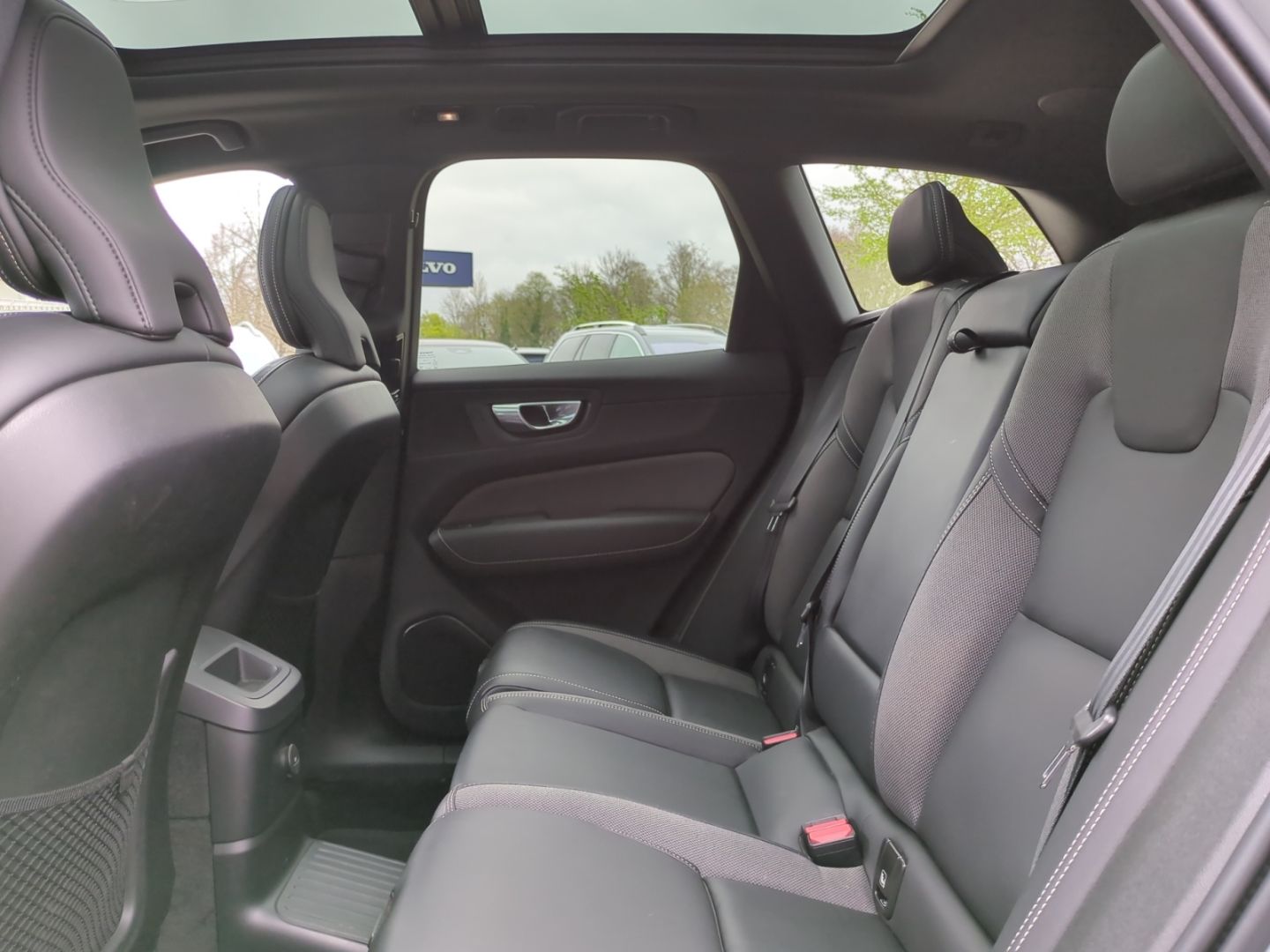 Volvo XC60 R Design Recharge T6 AWD Leder Panodach Nav