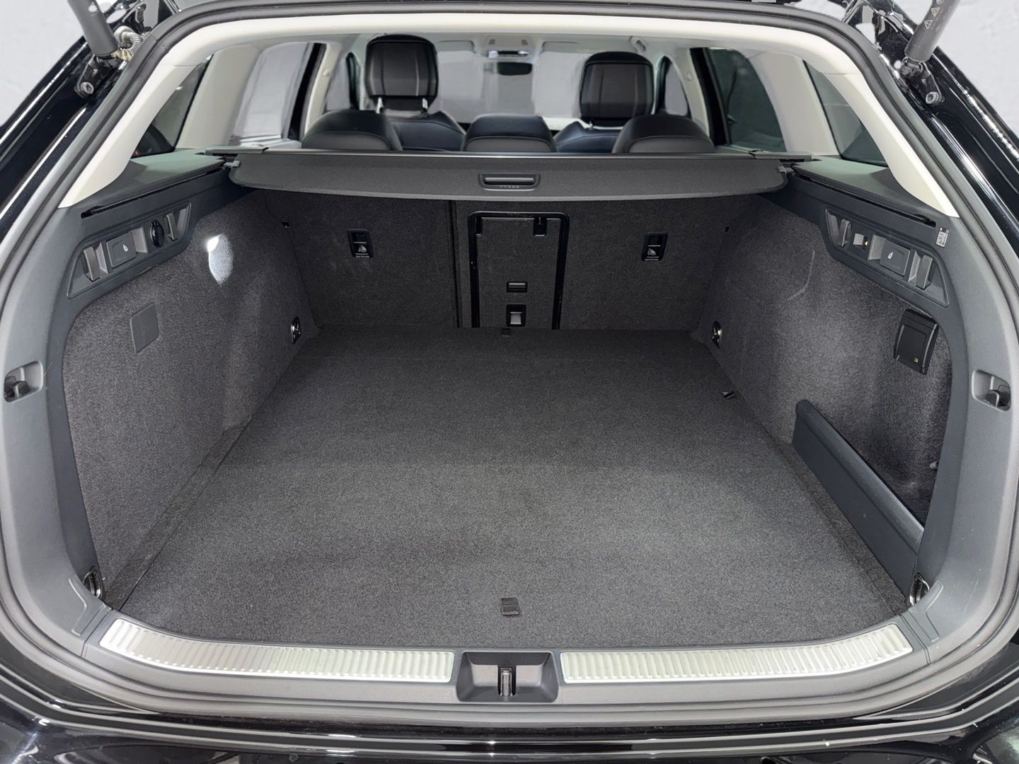 Volkswagen Passat Variant 1.5 eTSI eHybrid DSG BUSINESS HEA