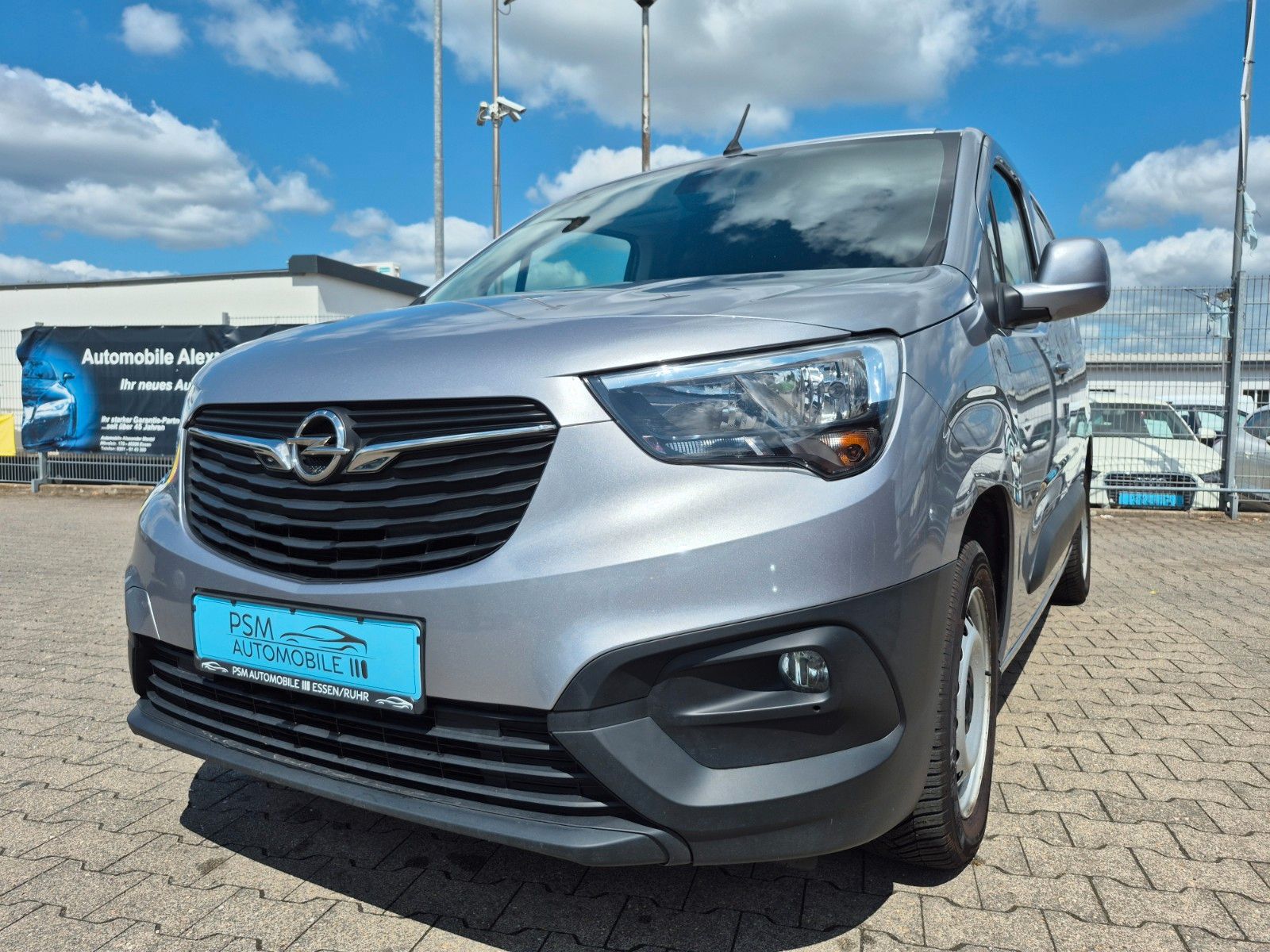 Opel Combo E Cargo Edition - Samsaru's Car Outlet