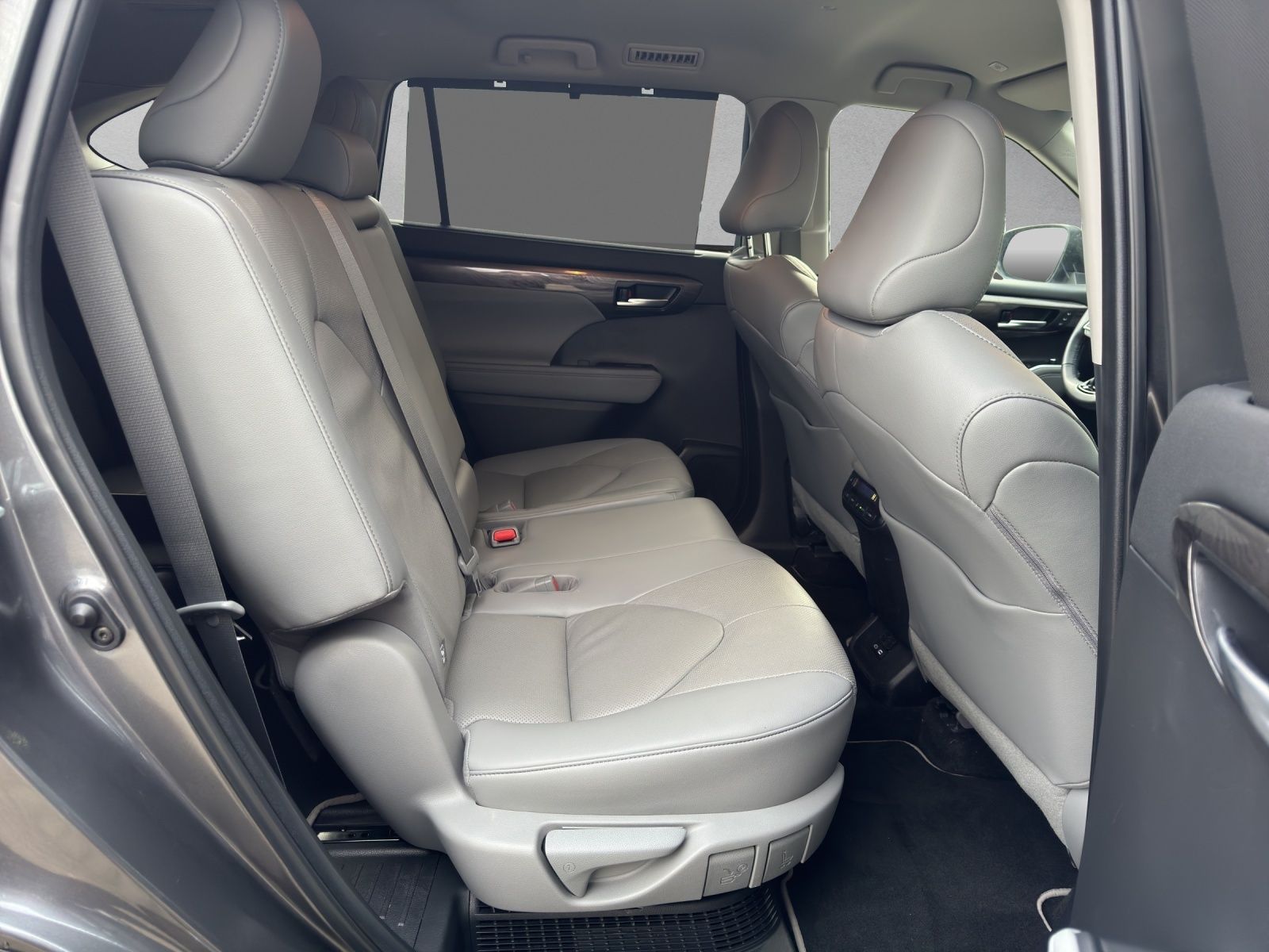 Toyota Highlander Hybrid Luxury 7 SITZER+LEDER+HuD+JBL