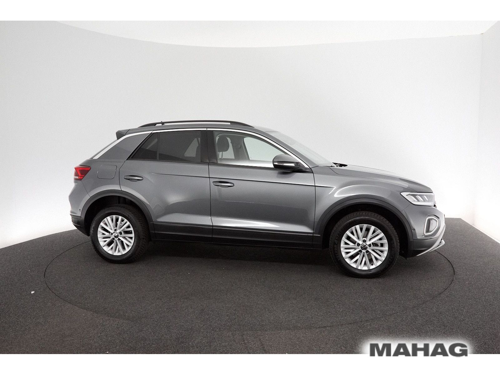 Volkswagen T-ROC 1.5 TSI LIFE - Samsaru's Car Outlet
