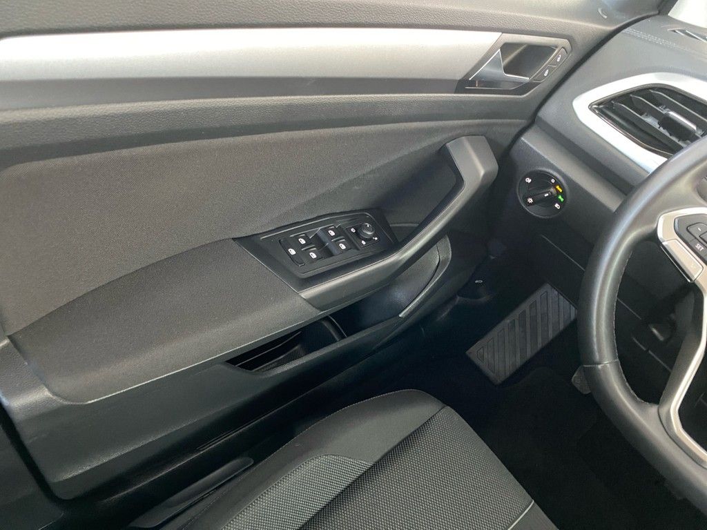Volkswagen T-Roc 1.0 TSI Life - Samsaru's Car Outlet