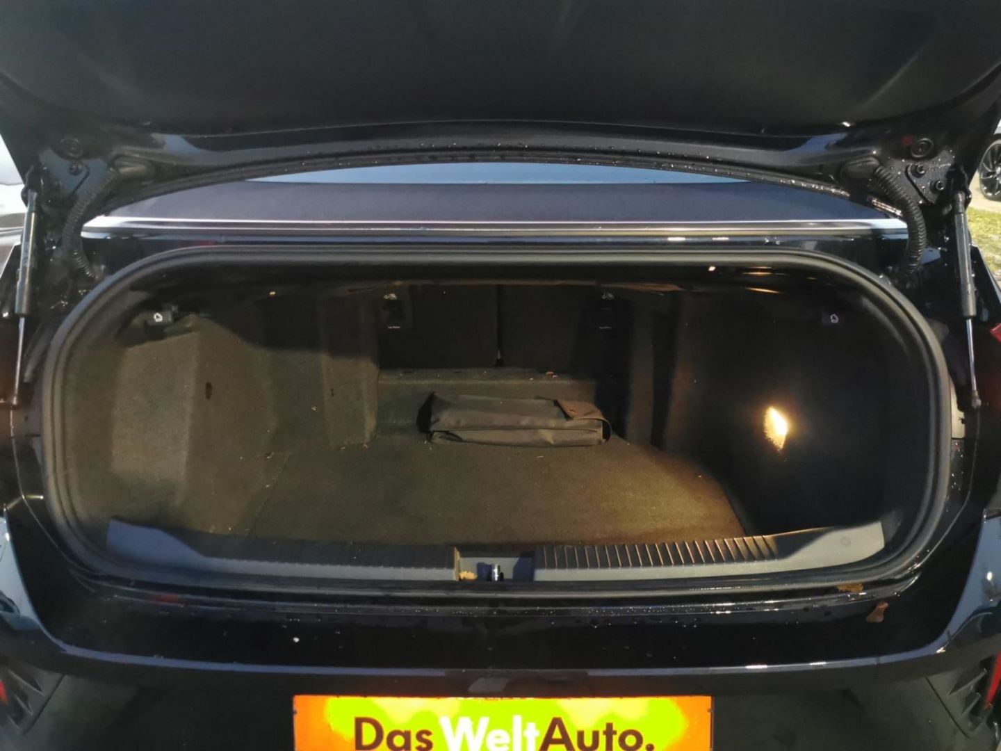 Volkswagen T-Roc R-Line - Samsaru's Car Outlet