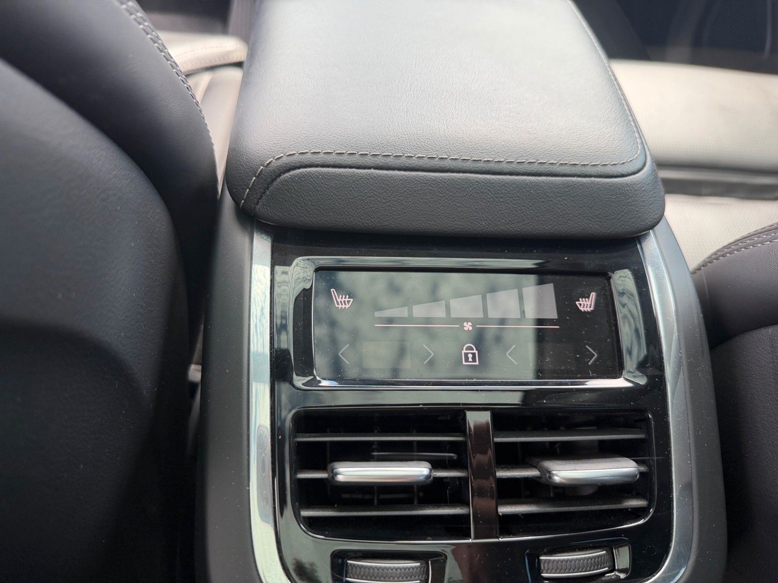 Volvo XC60 Ultimate Bright AWD*AHK*4C*