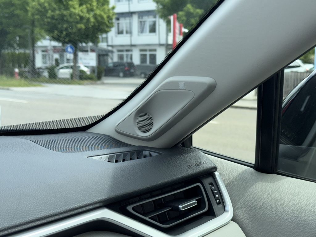 Toyota RAV4 Hybrid 4x4 Lounge - Samsaru's Car Outlet