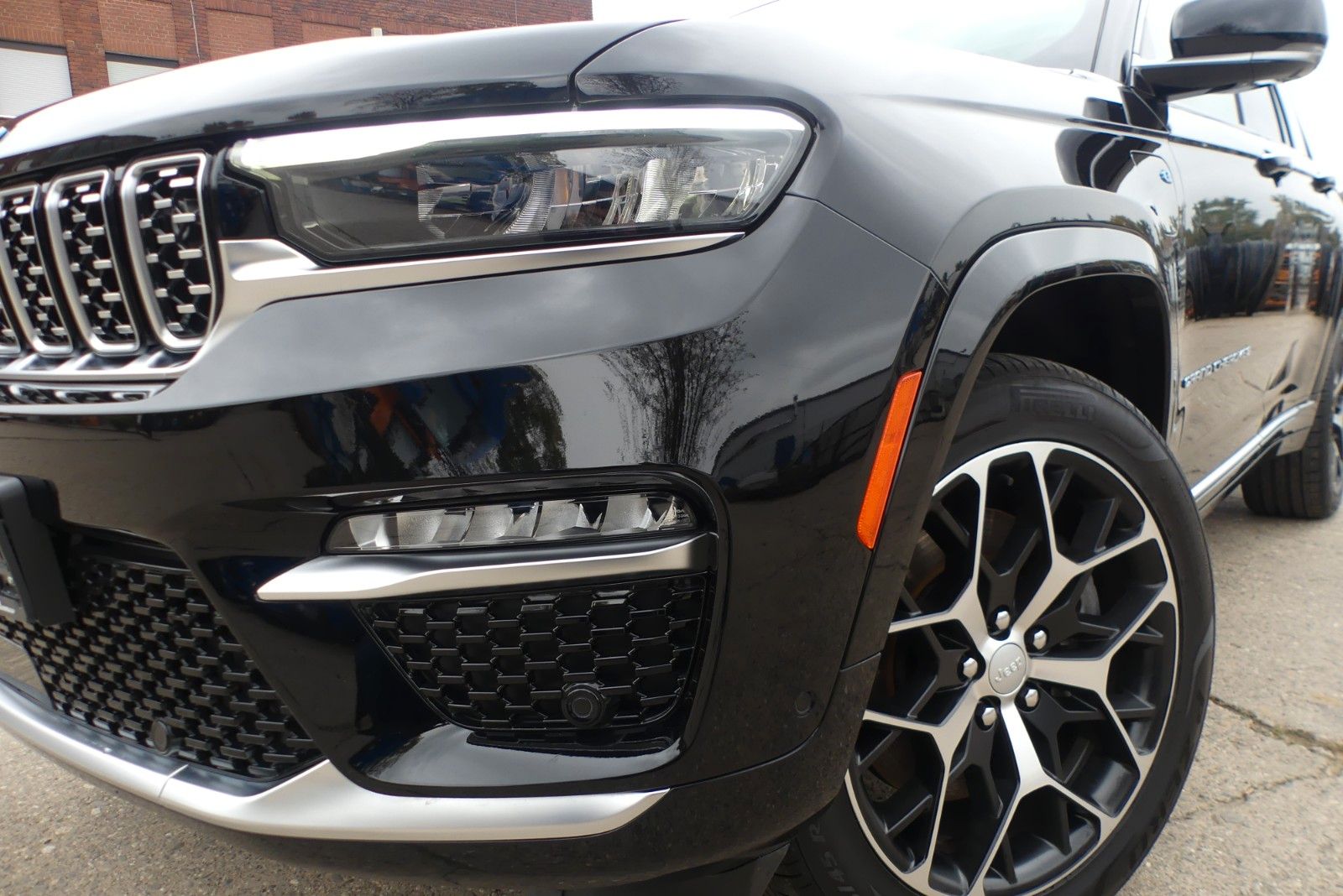 Jeep Grand Cherokee Summit Reserve Plug-In-Hybrid 4xe
