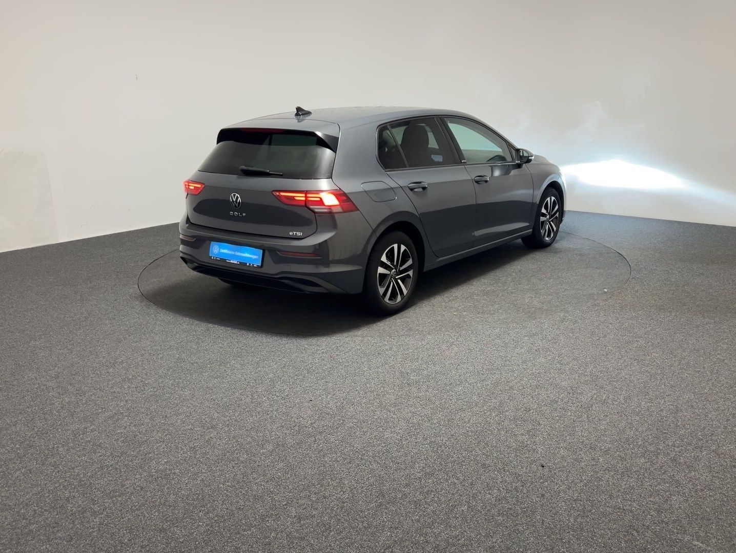 Volkswagen Golf VIII 1.0 eTSI DSG United - Samsaru's Car Outlet