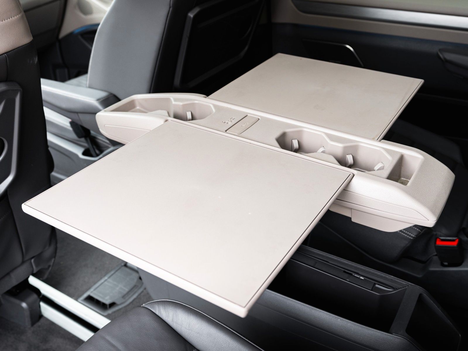 Volkswagen T7 Multivan LANG 100% VOLL TSDHZG LEDER PANO