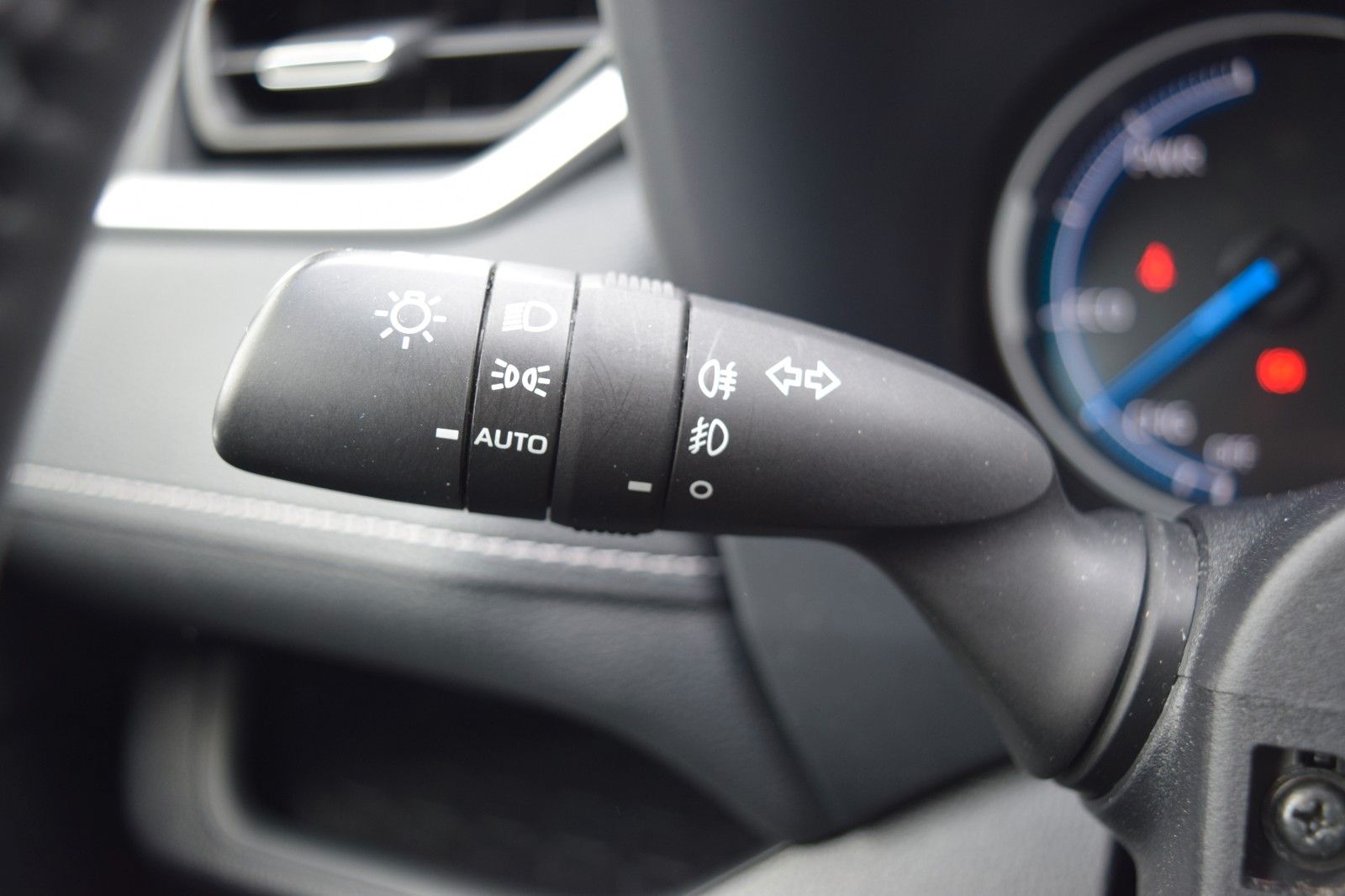 Toyota RAV 4 RAV4 Hybrid 4x2 Lounge - Samsaru's Car Outlet