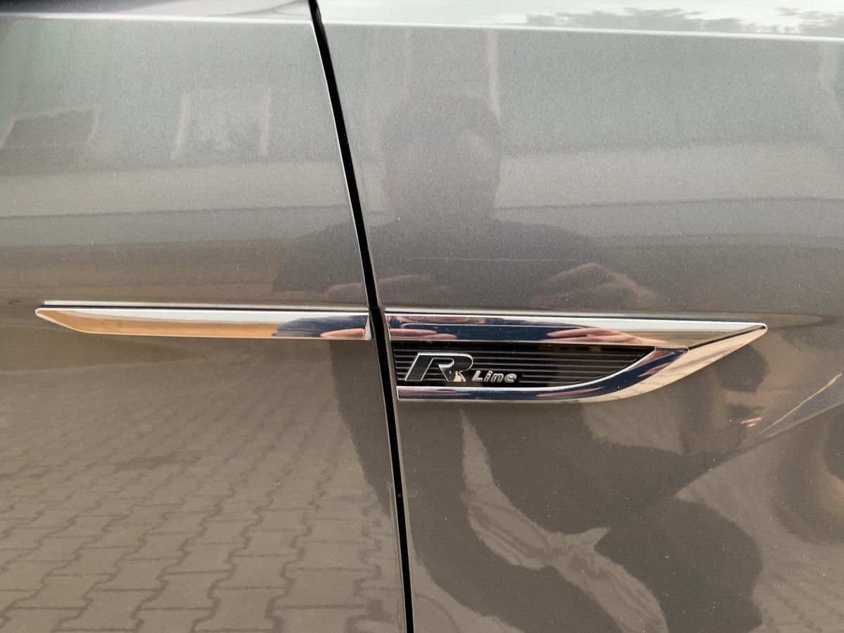 Volkswagen T-Roc 2.0 TSI 4M DSG R-LINE - Samsaru's Car Outlet