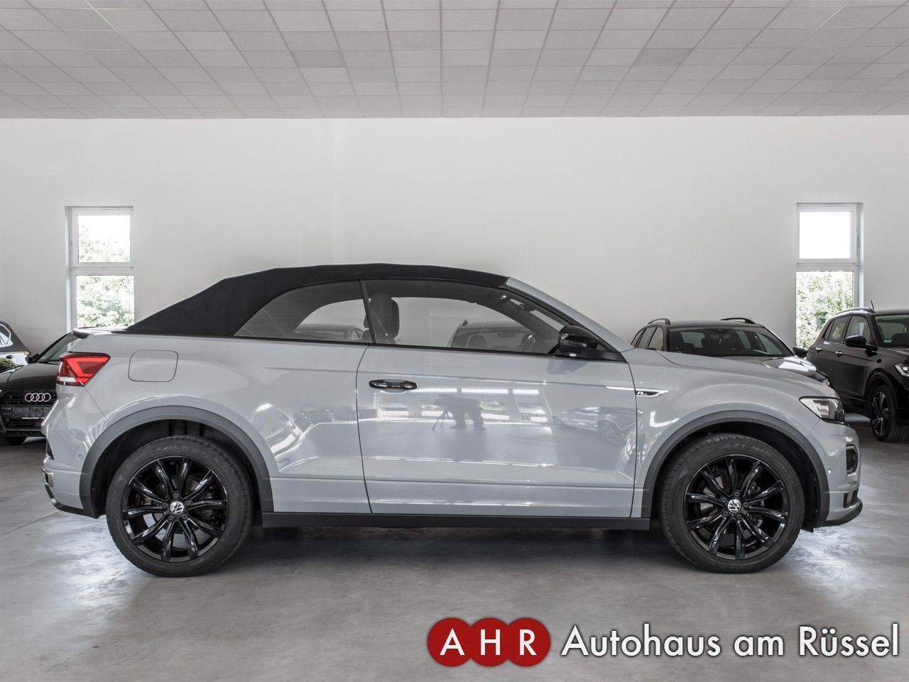 Volkswagen T-Roc R-Line 1.5 TSI - Samsaru's Car Outlet