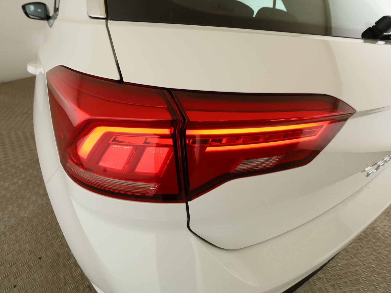 Volkswagen T-Roc 2.0 TDI Style - Samsaru's Car Outlet
