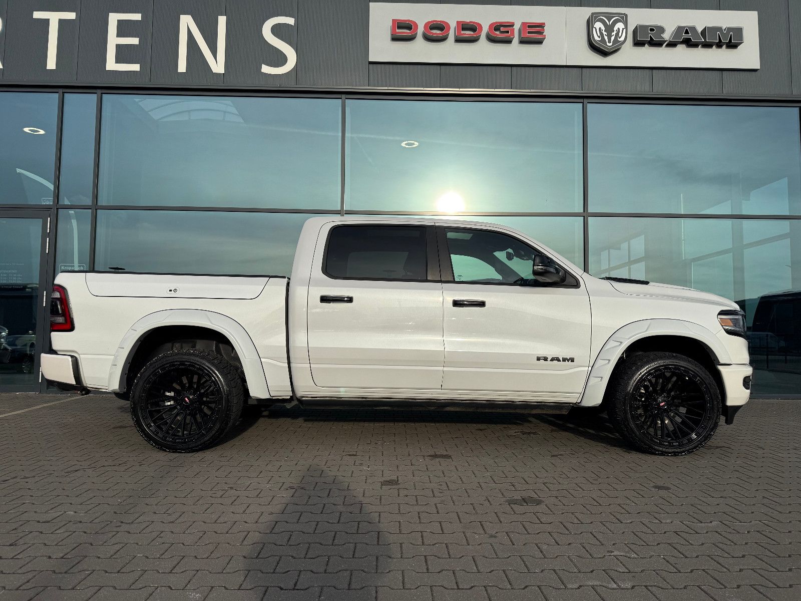 Dodge RAM 1500 Limited Night GRAIL LA CHANTI V8 VOLL