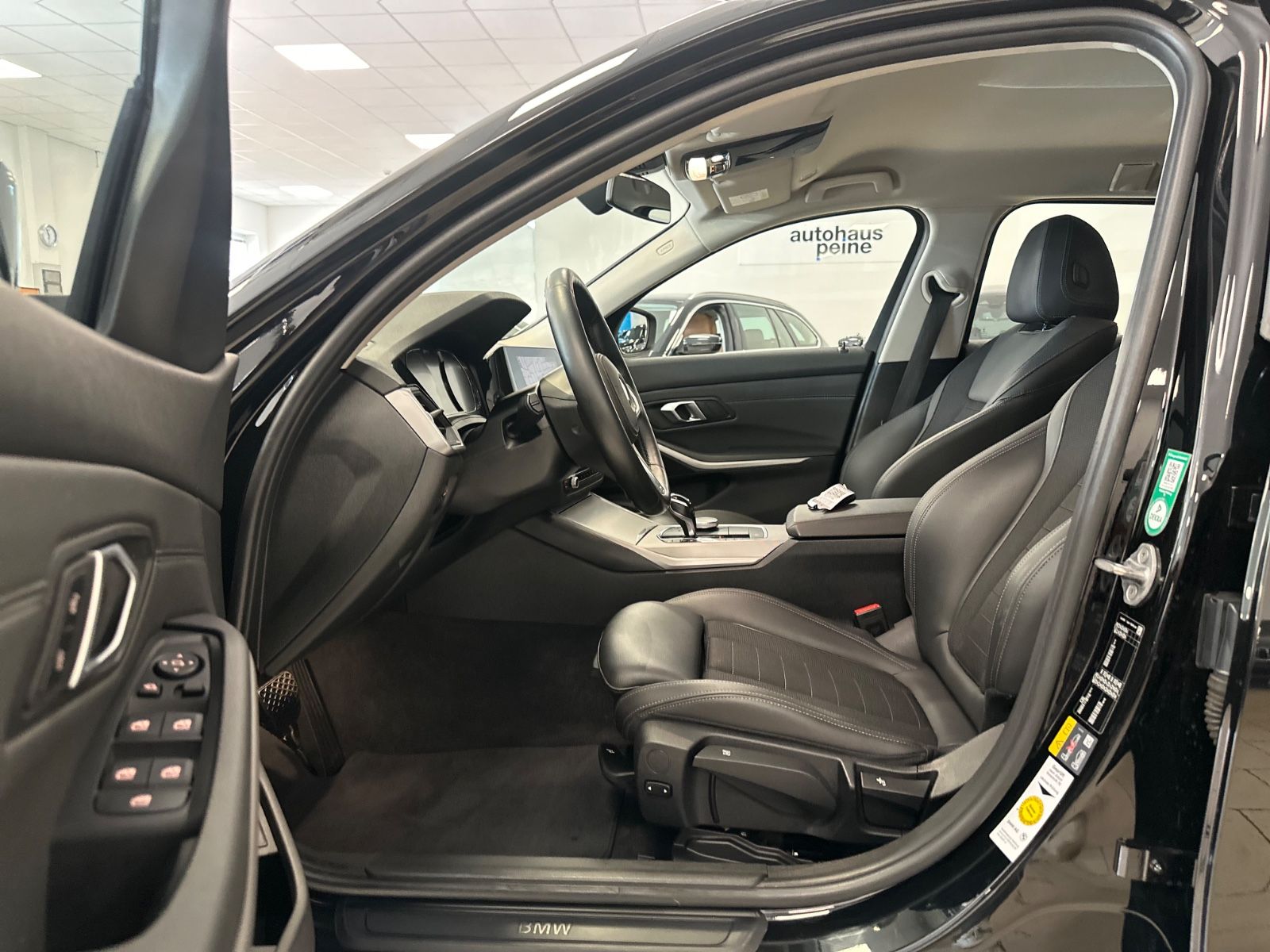 BMW 330e - Samsaru's Car Outlet