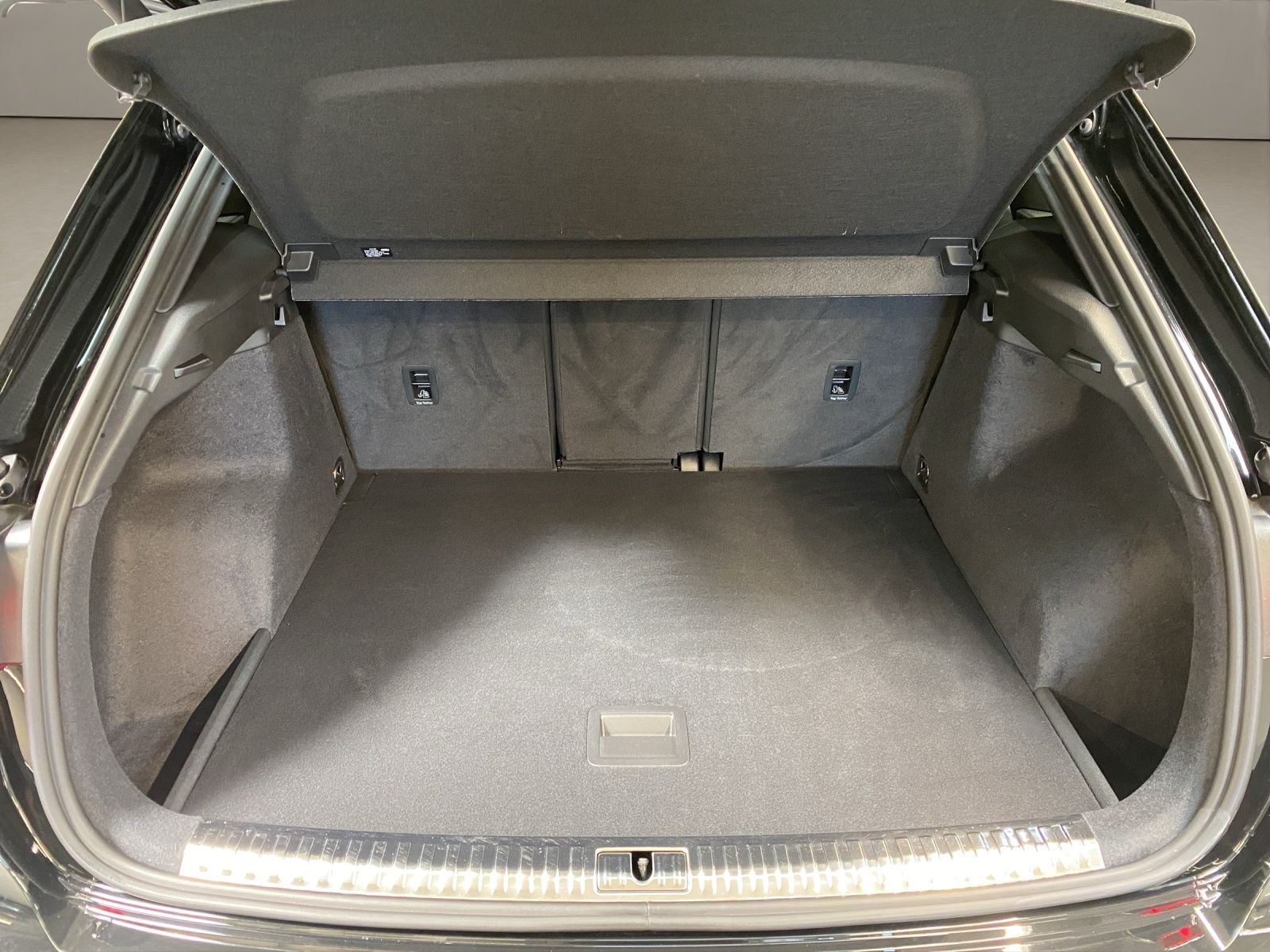 Audi Q3 40 2.0 TFSI quattro S-Line - Samsaru's Car Outlet