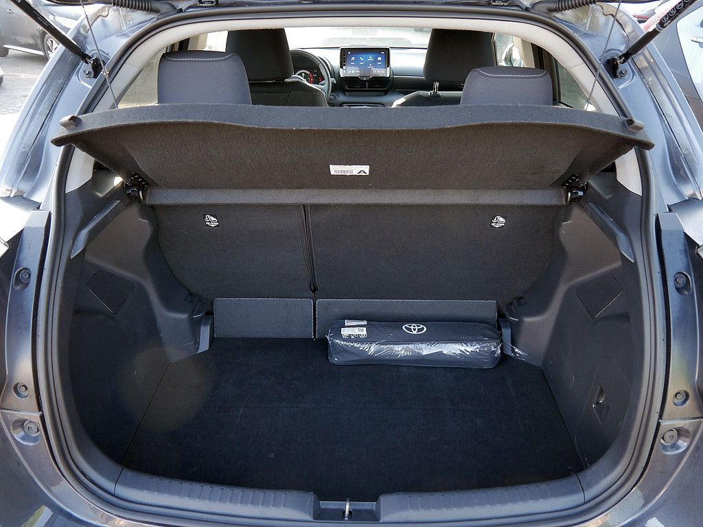 Toyota Yaris Hybrid Style LED PDC ACC KAMERA KLIMA SHZ