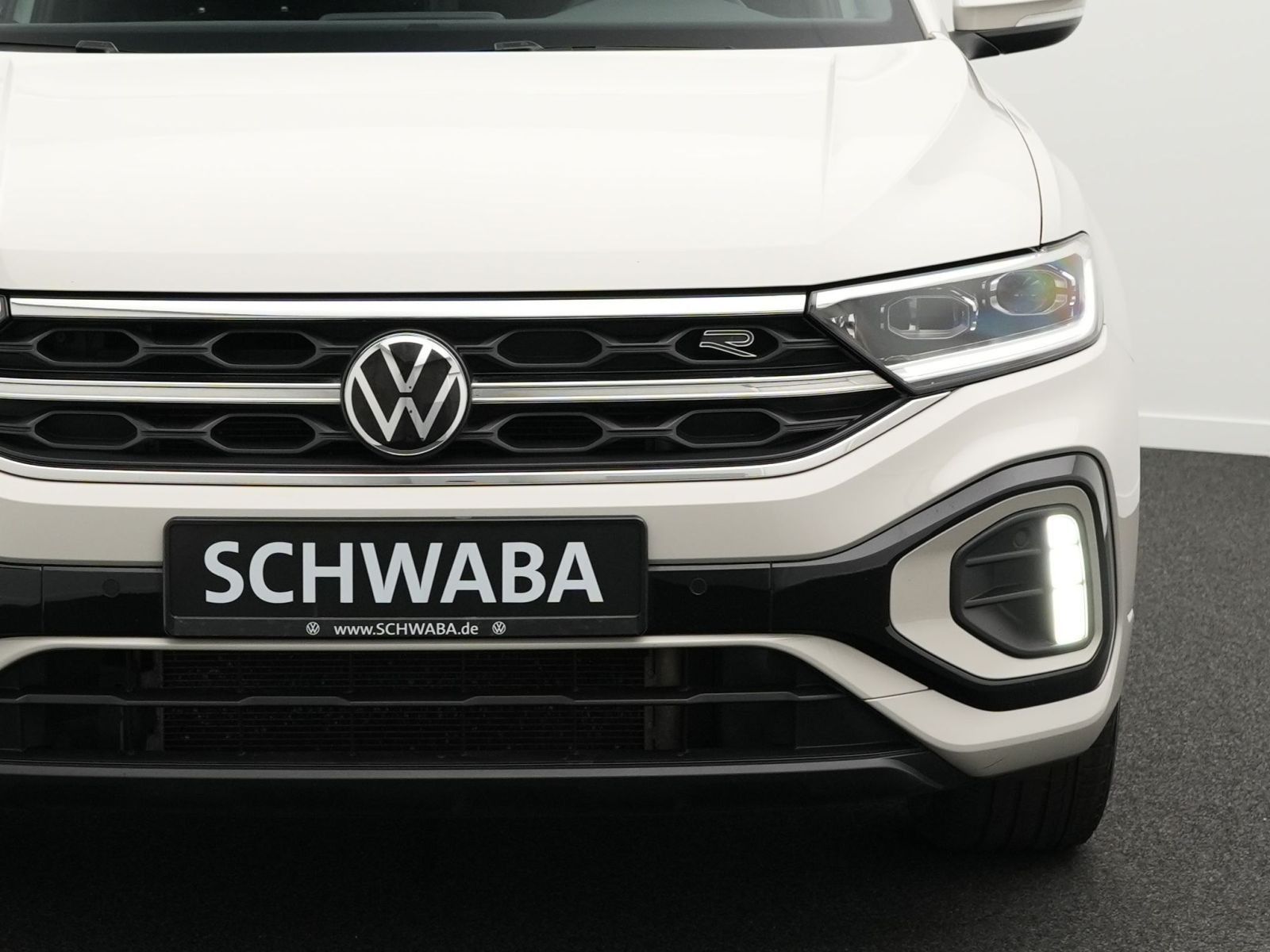 Volkswagen T-Roc R-Line 1.5 TSI DSG - Samsaru's Car Outlet