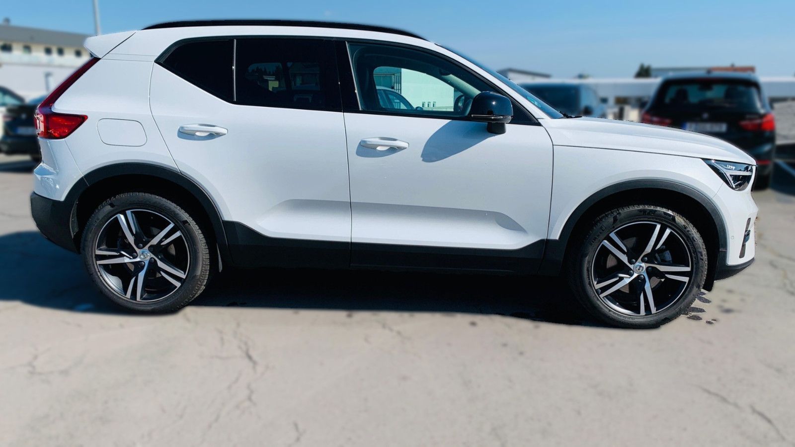 Volvo XC40 B3 Aut. Plus Dark - Samsaru's Car Outlet