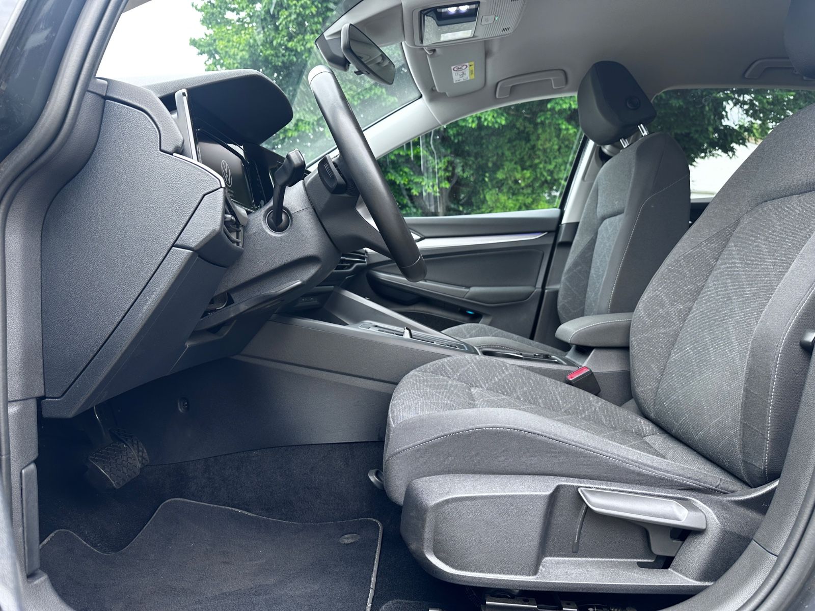 Volkswagen Golf VIII Life - Samsaru's Car Outlet